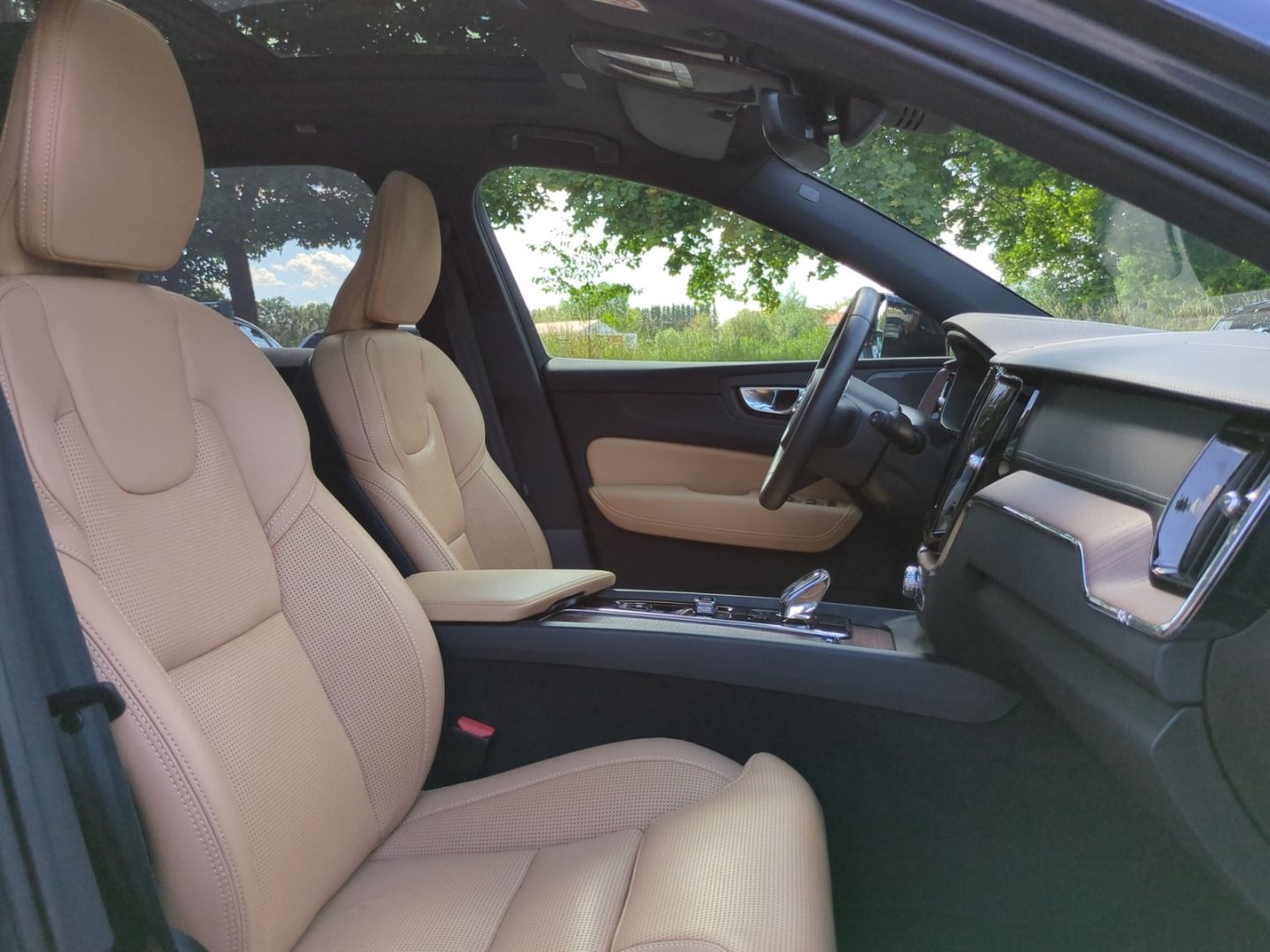 Volvo XC60 Ultimate Dark AWD HUD AD StandHZG Luftfeder