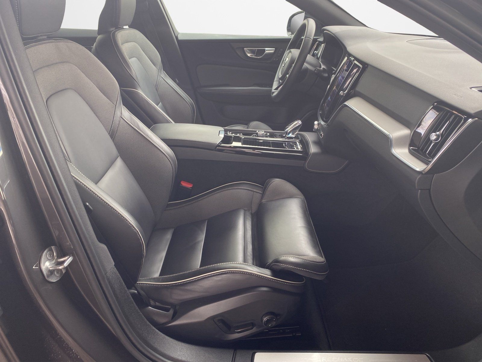 Volvo V60 T8 Plus Dark AHK*StHzg*SHZ*MMY*