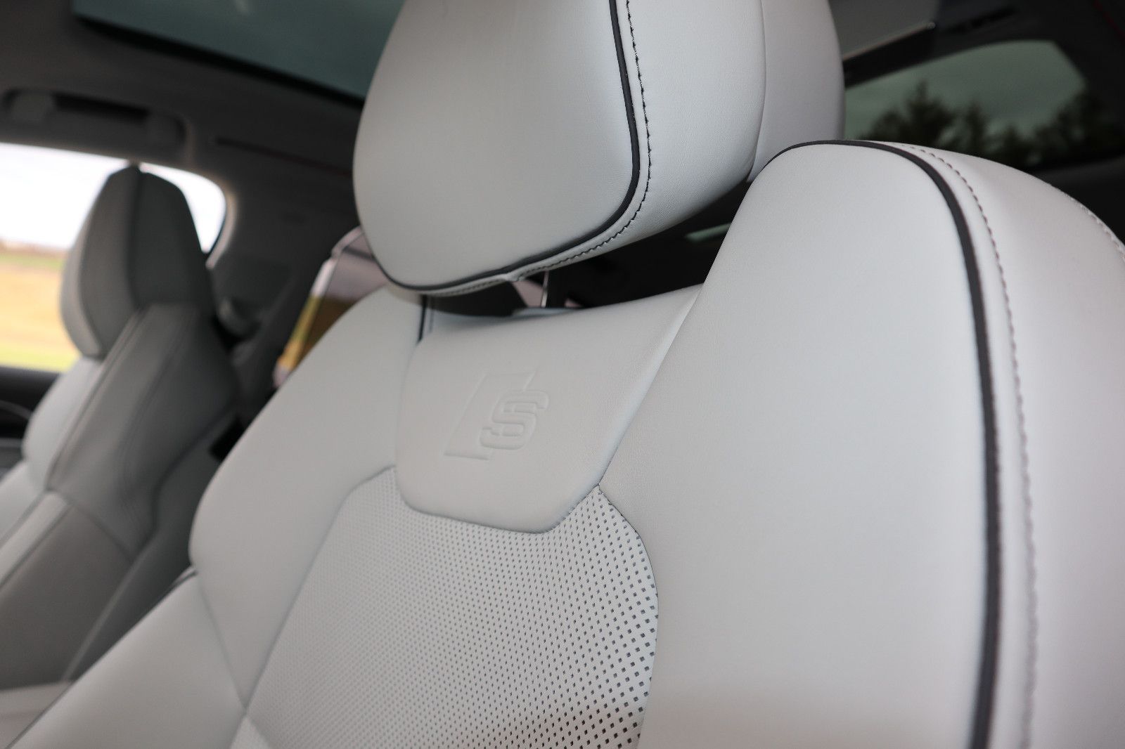 Audi A8L 60 TFSIe lang exclusive - Samsaru's Car Outlet
