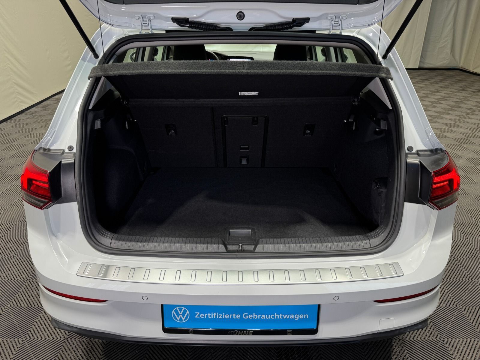 Volkswagen Golf Life 1.0 TSI - Samsaru's Car Outlet