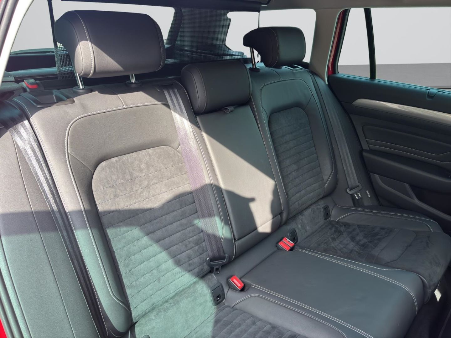 Volkswagen Passat Variant GTE 1.4 TSI Plug-In Hybrid - Samsaru's Car Outlet