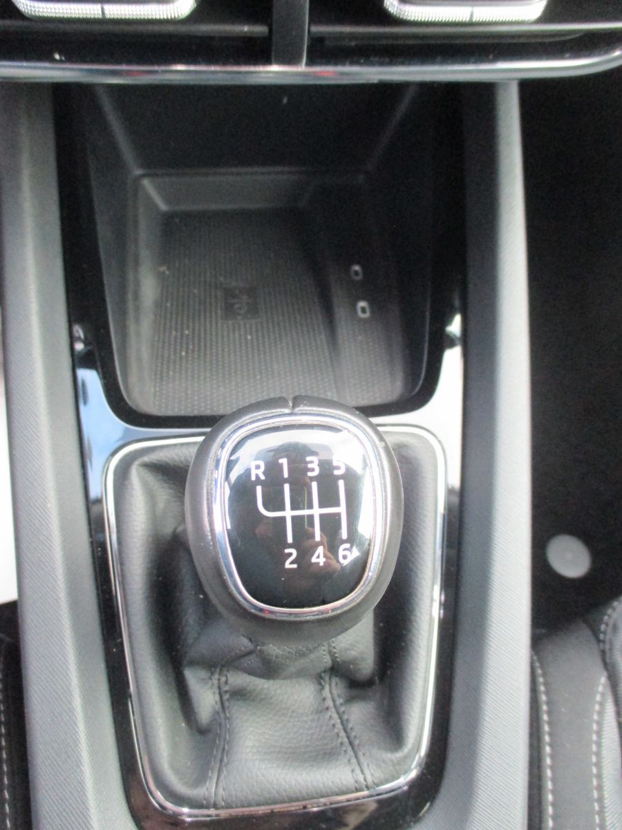 Skoda Octavia Combi 1.5 TSI STYLE - Samsaru's Car Outlet