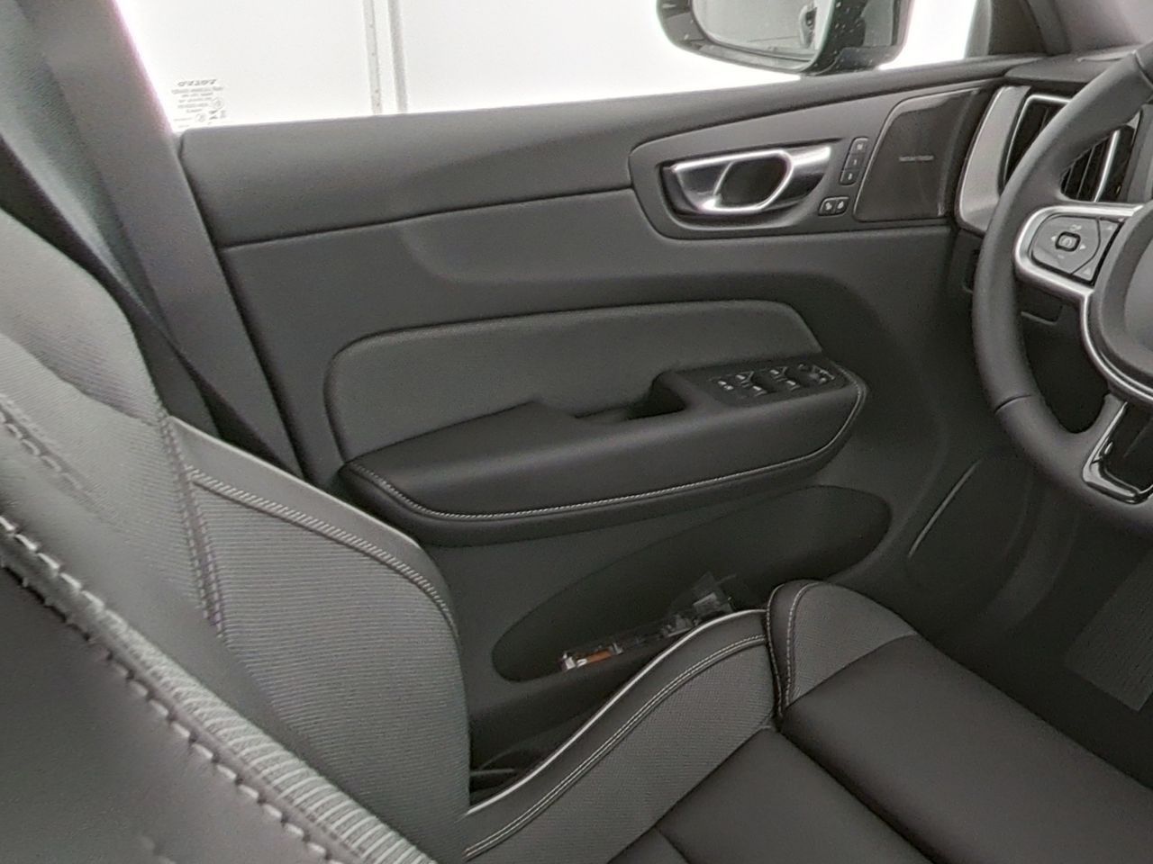 Volvo XC60 B5 Plus Black Edition AWD !!PANO+360°+H/K!!