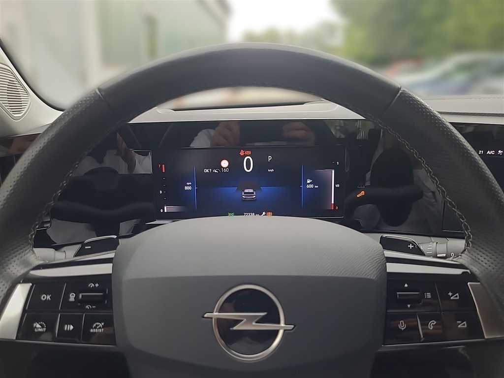 Opel Astra L 1.2 Business Edition - Samsaru's Car Outlet