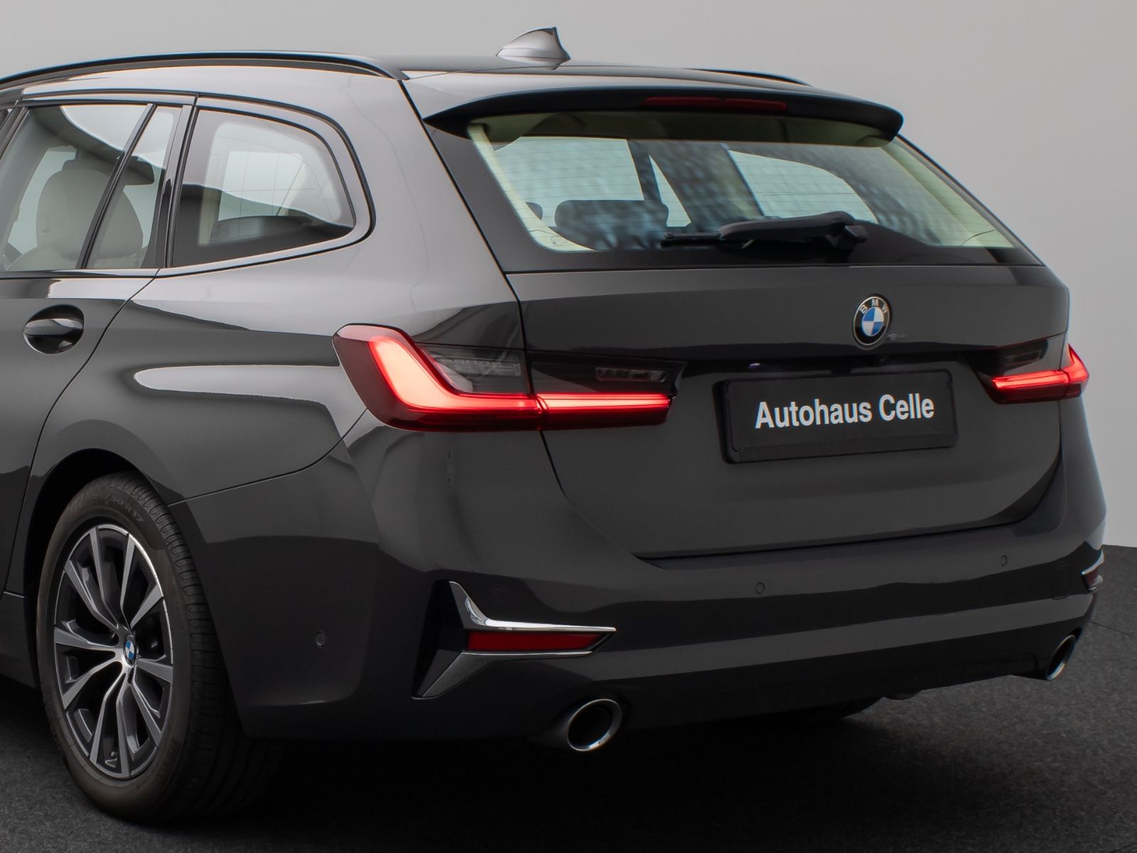 BMW 320d xD Luxury Line - Samsaru's Car Outlet