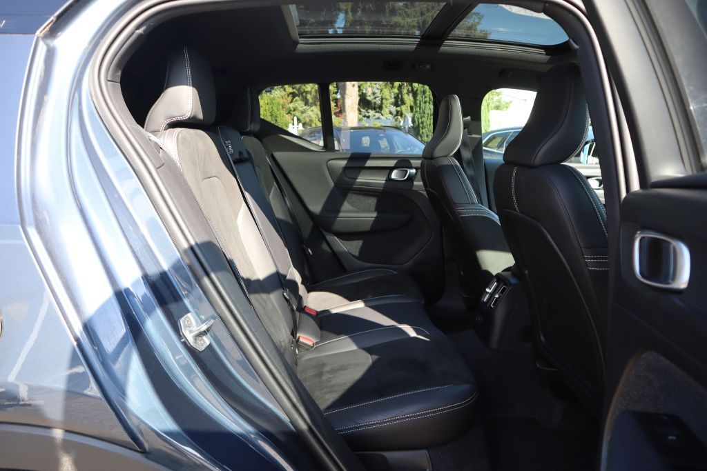 Volvo XC40 T4 Recharge DKG RDesign|NAVI|PANO|20ZOLL|