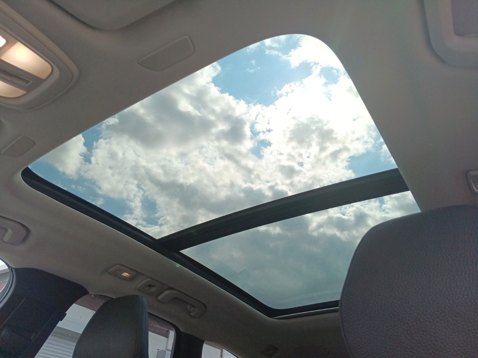 Volvo XC60 B5 AWD Plus Dark - Samsaru's Car Outlet
