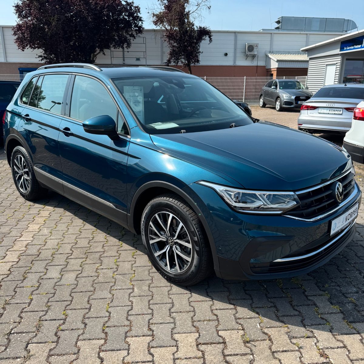 Volkswagen Tiguan Life 2.0 TDI - Samsaru's Car Outlet