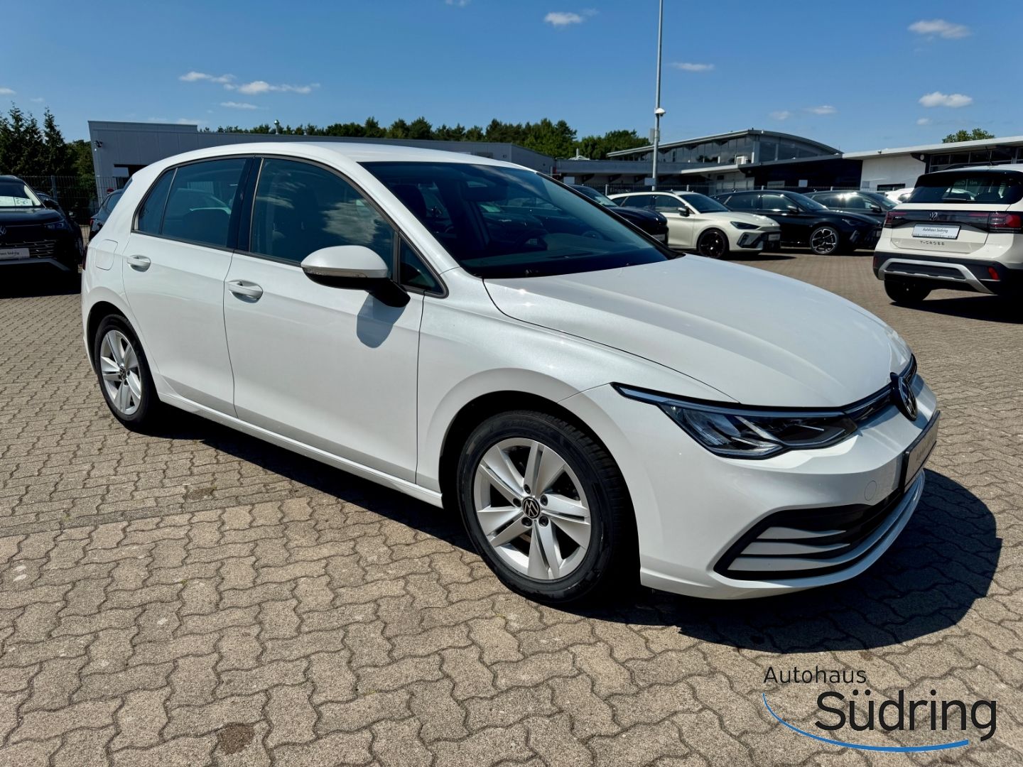 Volkswagen Golf VIII 1.0 TSI Life - Samsaru's Car Outlet