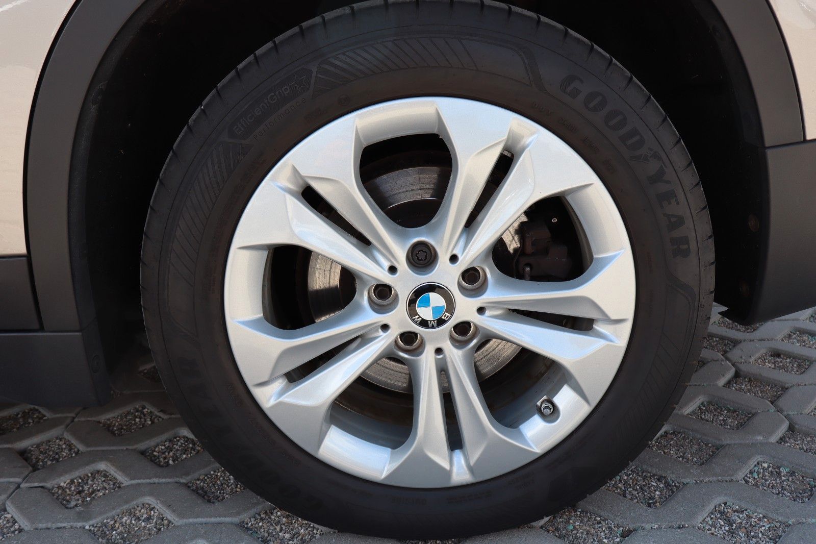 BMW X1 xDrive 25 e Advantage - Samsaru's Car Outlet