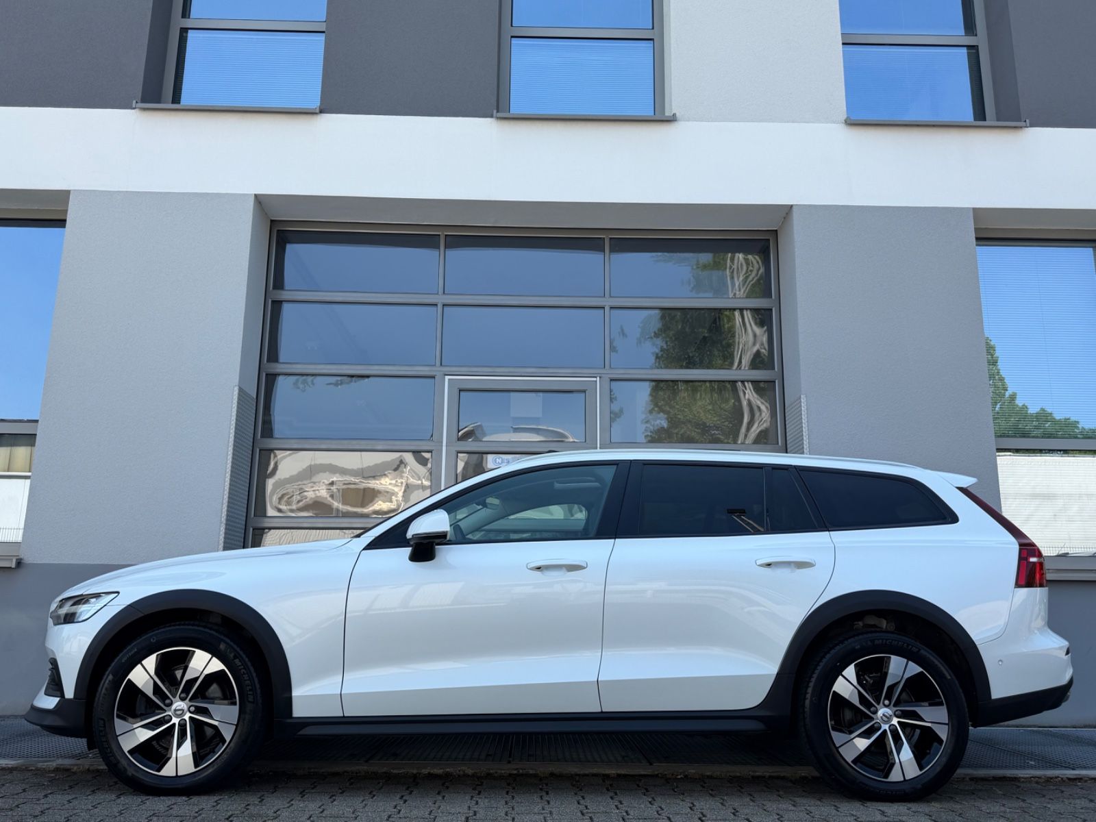 Volvo V60 CROSS COUNTRY PLUS AWD*ACC*PANO*LEDER*360*.