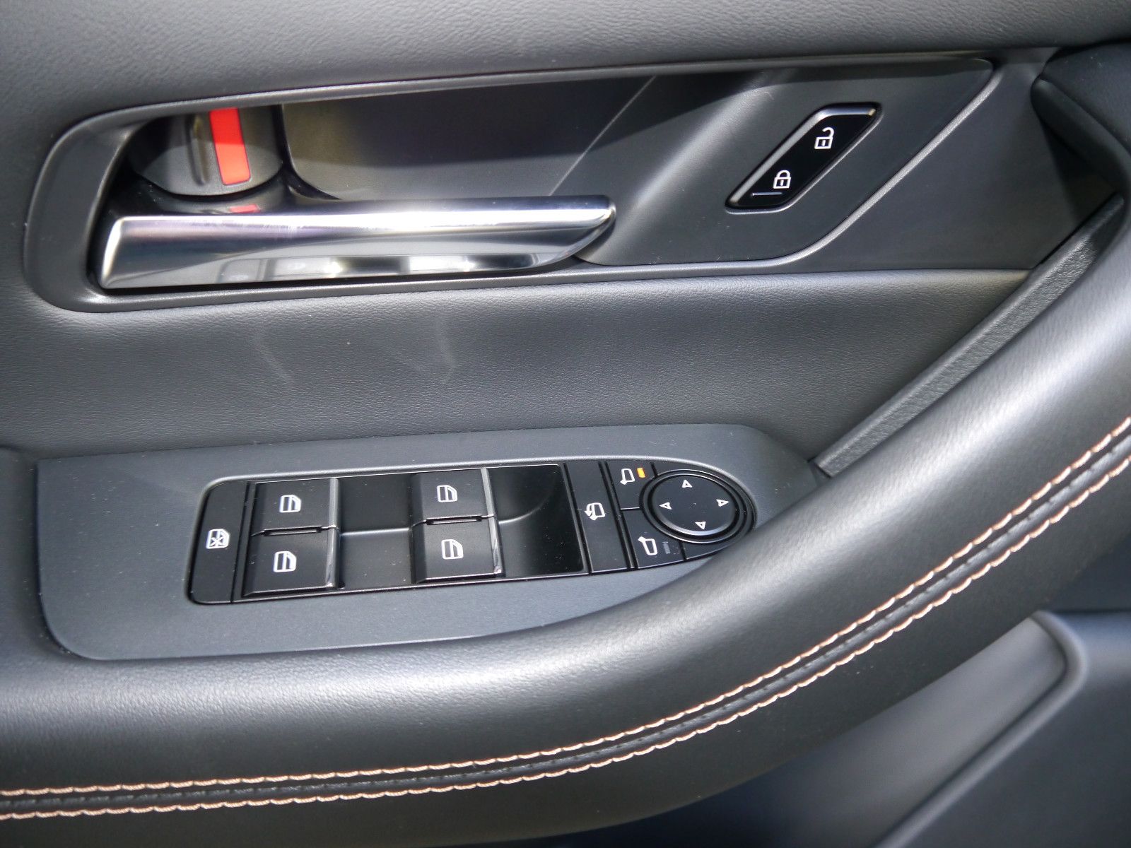 Mazda CX-60 e-SKYACTIV-D 6 ZYLINDER  BLACK SALE