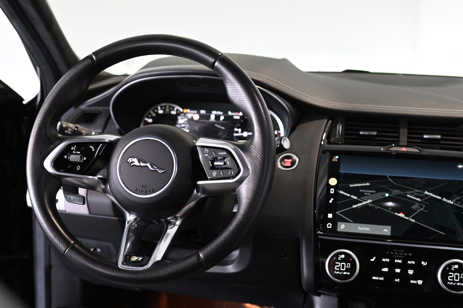 Jaguar E-PACE D200 R-Dynamic HSE AWD Pano ACC Leder 20"