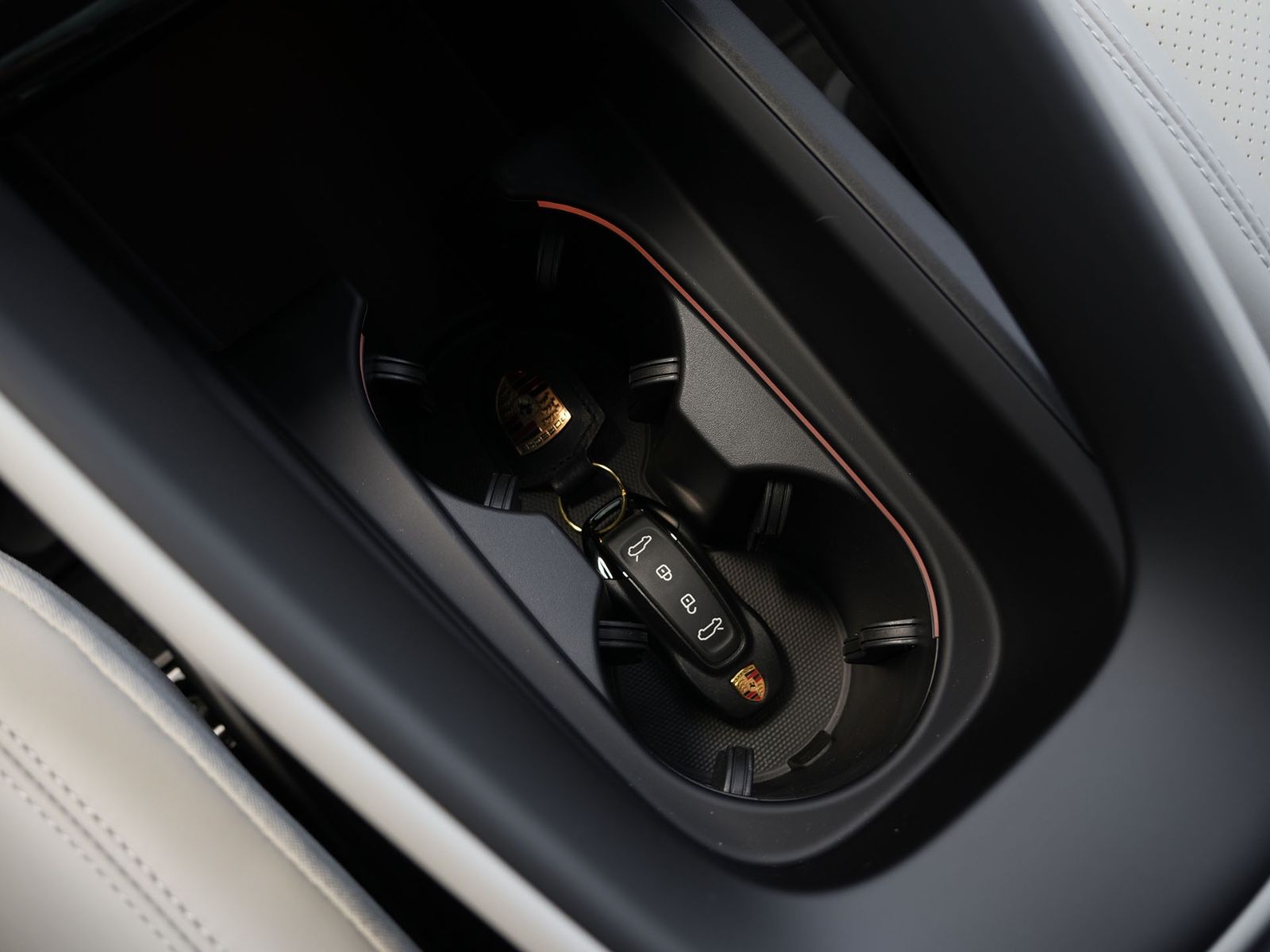 Porsche Macan 4 ACC-LUFTF.-PANO-BOSE-22"RS-LEDER KREIDE
