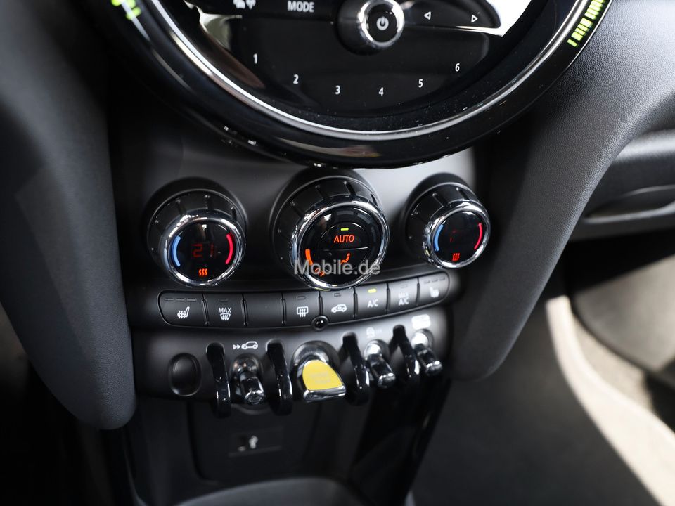 MINI Cooper SE Classic - Samsaru's Car Outlet