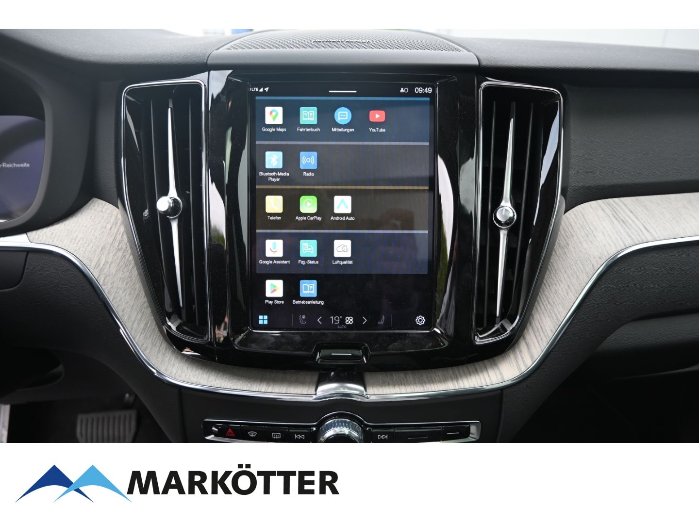 Volvo XC60 T6 AWD Plus Bright Recharge Plug-In Hybrid - Samsaru's Car Outlet