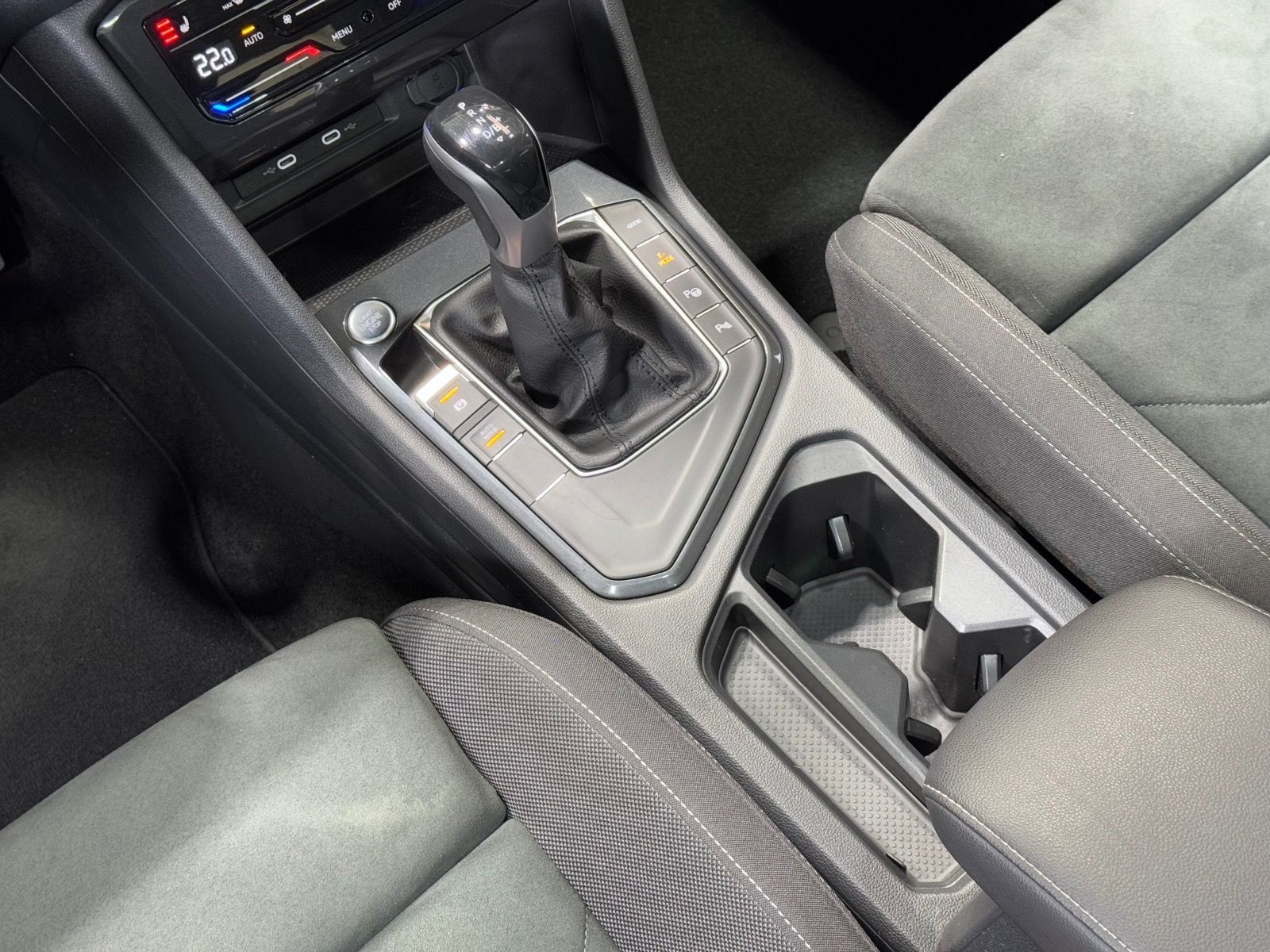 Volkswagen Tiguan Life 1.4 TSI eHybrid - Samsaru's Car Outlet