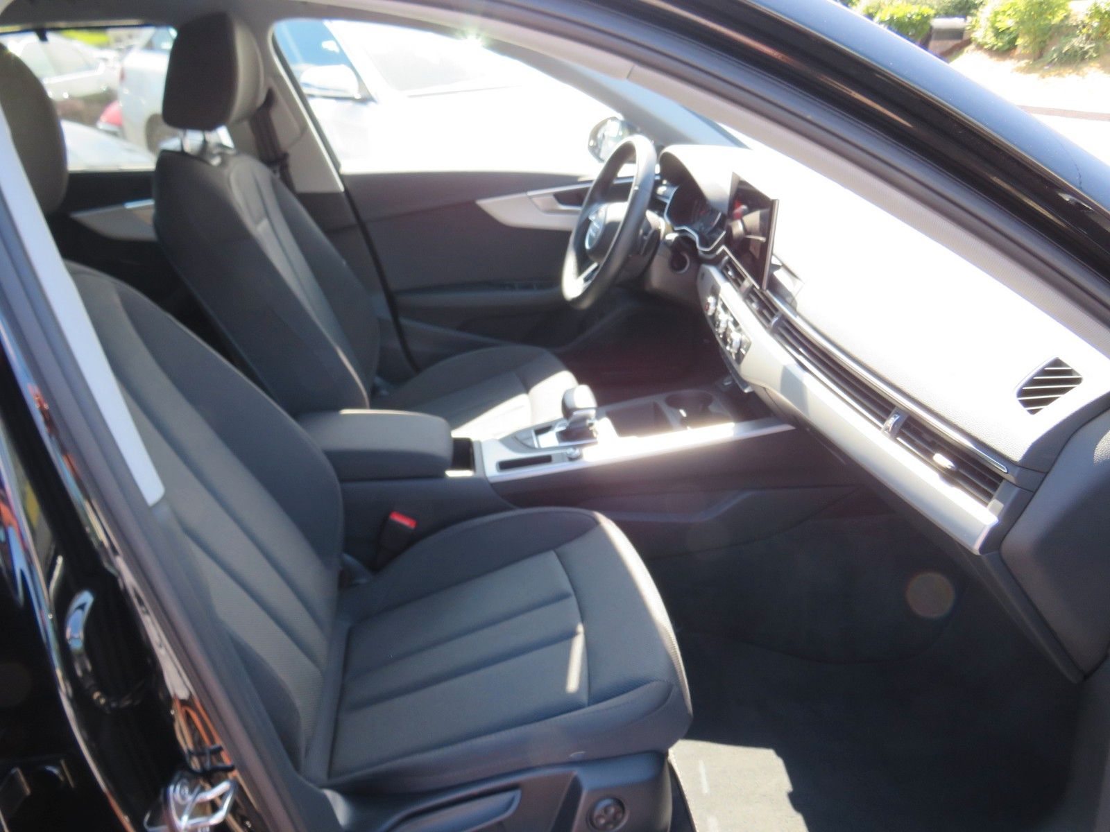 Audi A4 Avant 30 TDI advanced S-tronic - Samsaru's Car Outlet