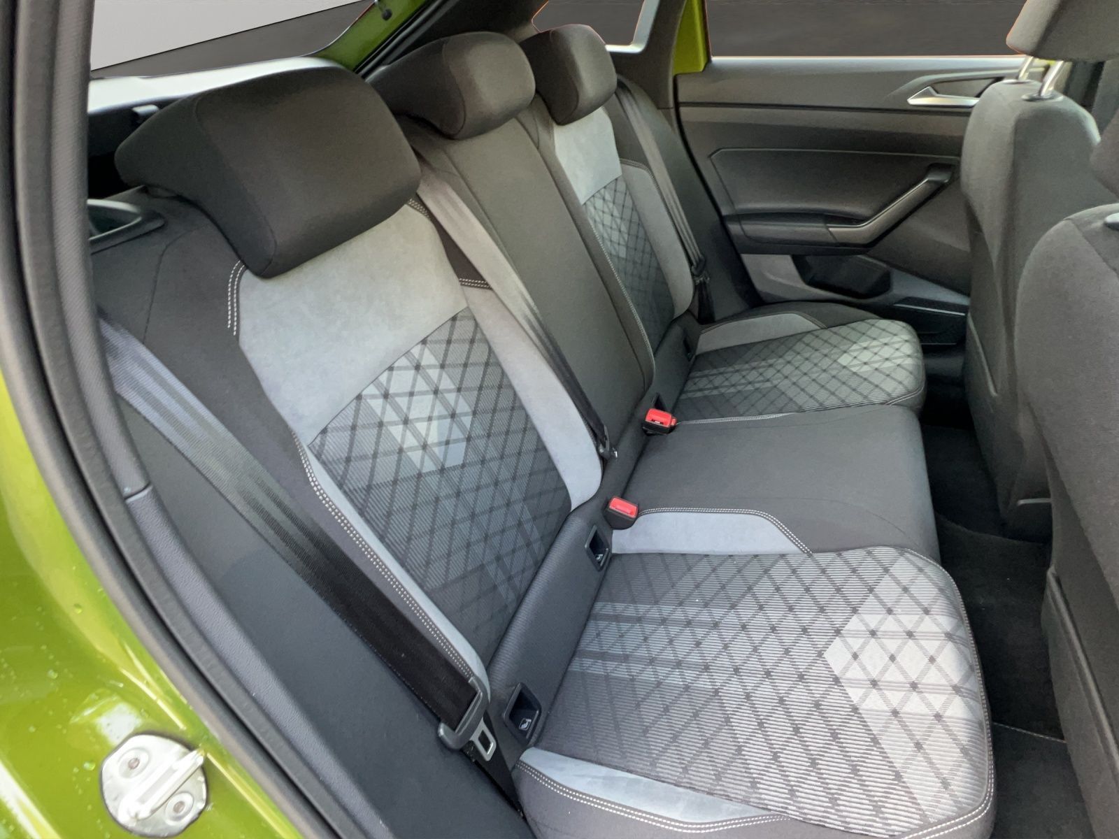 Volkswagen Taigo 1.0 TSI DSG R-Line - Samsaru's Car Outlet