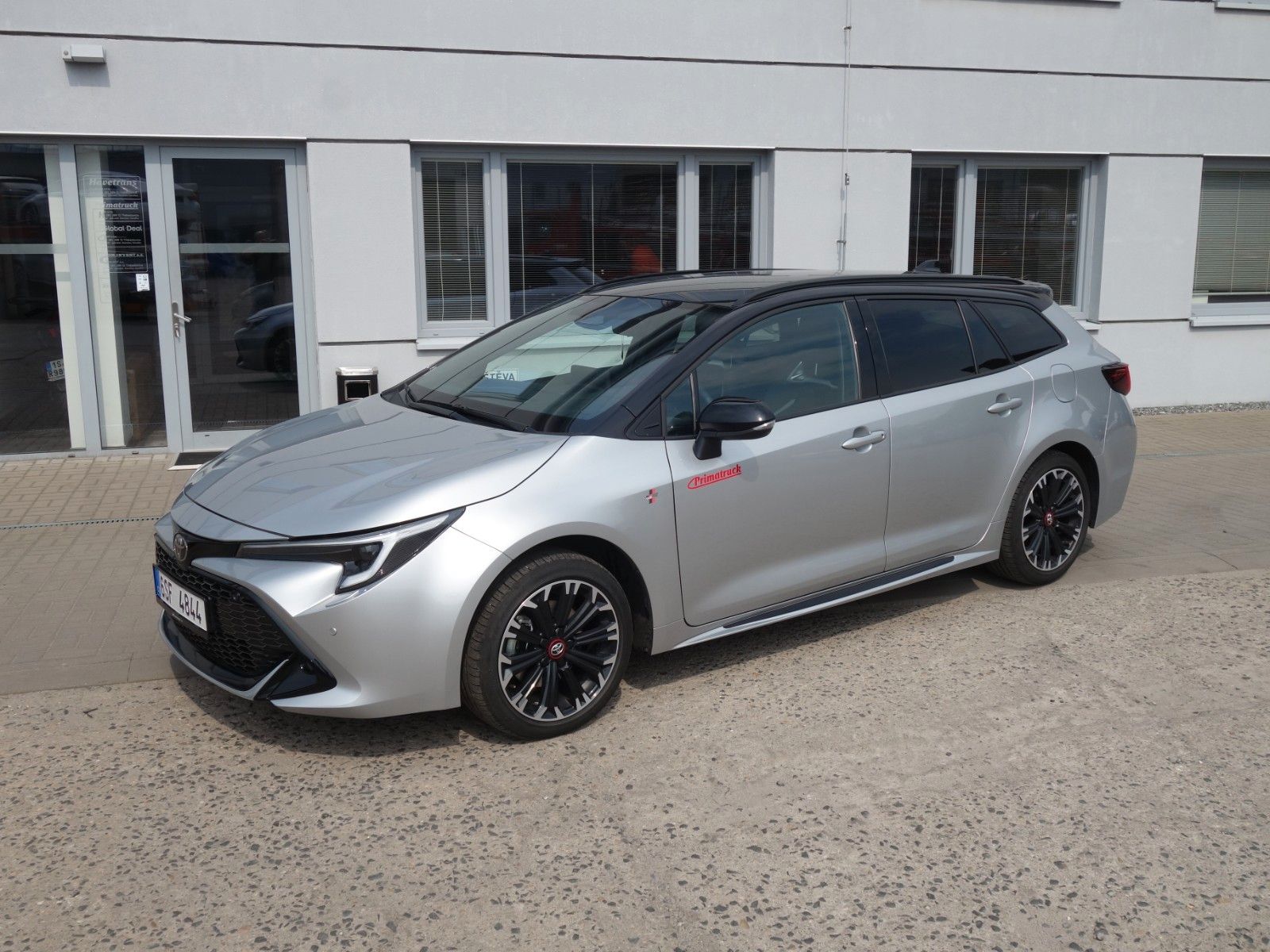 Toyota Corolla Touring 2.0 Hybrid GR Sport - Samsaru's Car Outlet