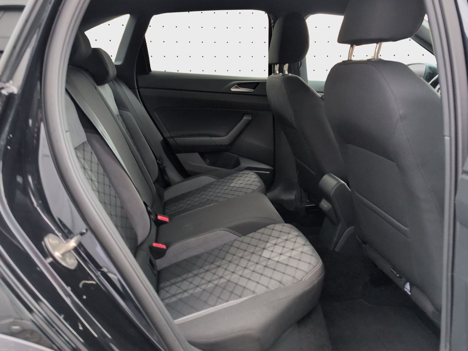 Volkswagen Taigo 1.5 TSI R-Line - Samsaru's Car Outlet