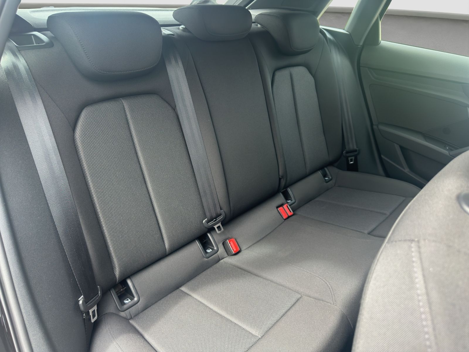 Audi A3 Sportback 40*1.4TFSI*e-tron*basis*NAVI*AHK*EP