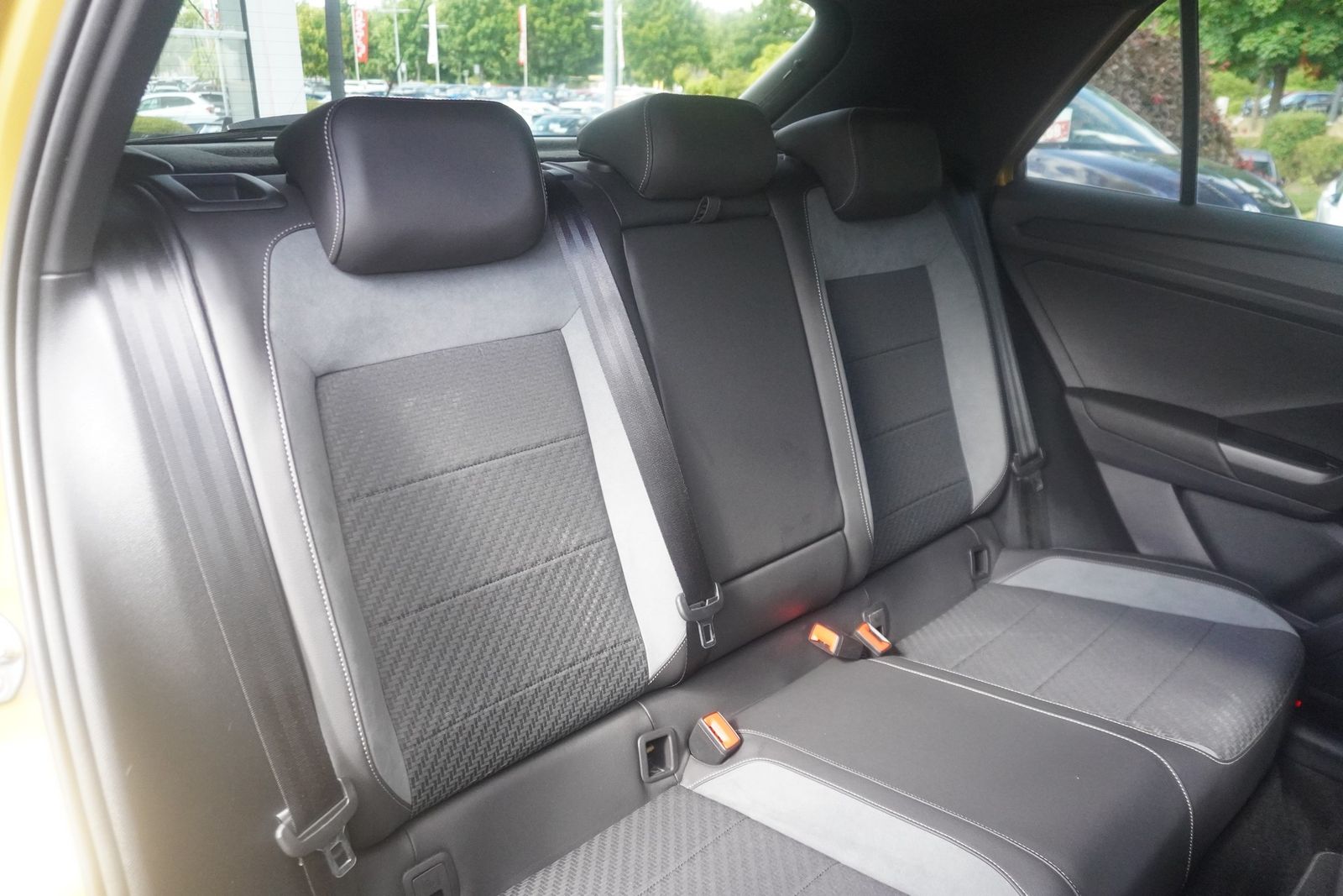 Volkswagen T-Roc 2.0 TSI R 4Motion DSG - Samsaru's Car Outlet