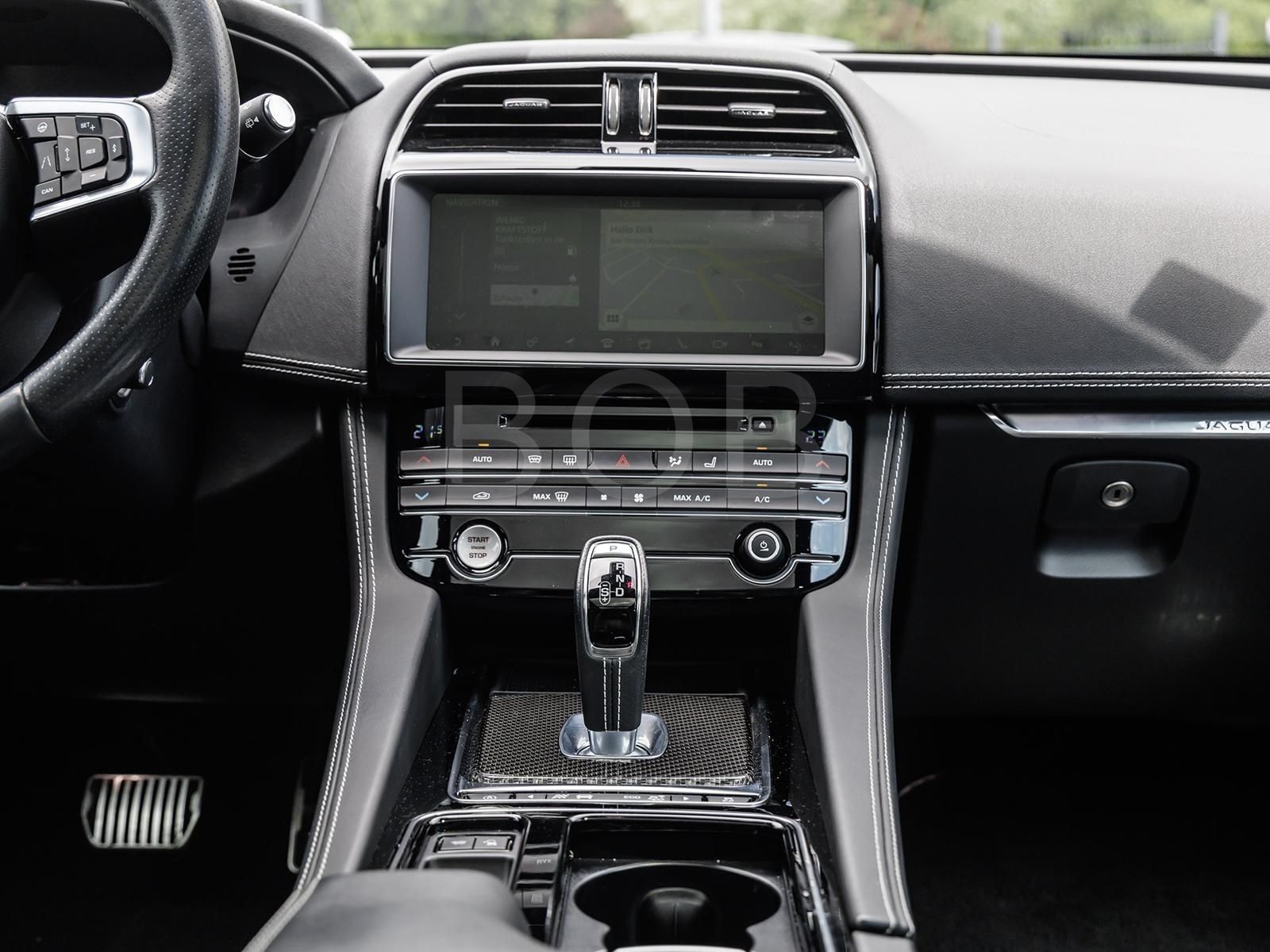 Jaguar F-Pace SVR Head-UP SD AHK Komfort-P