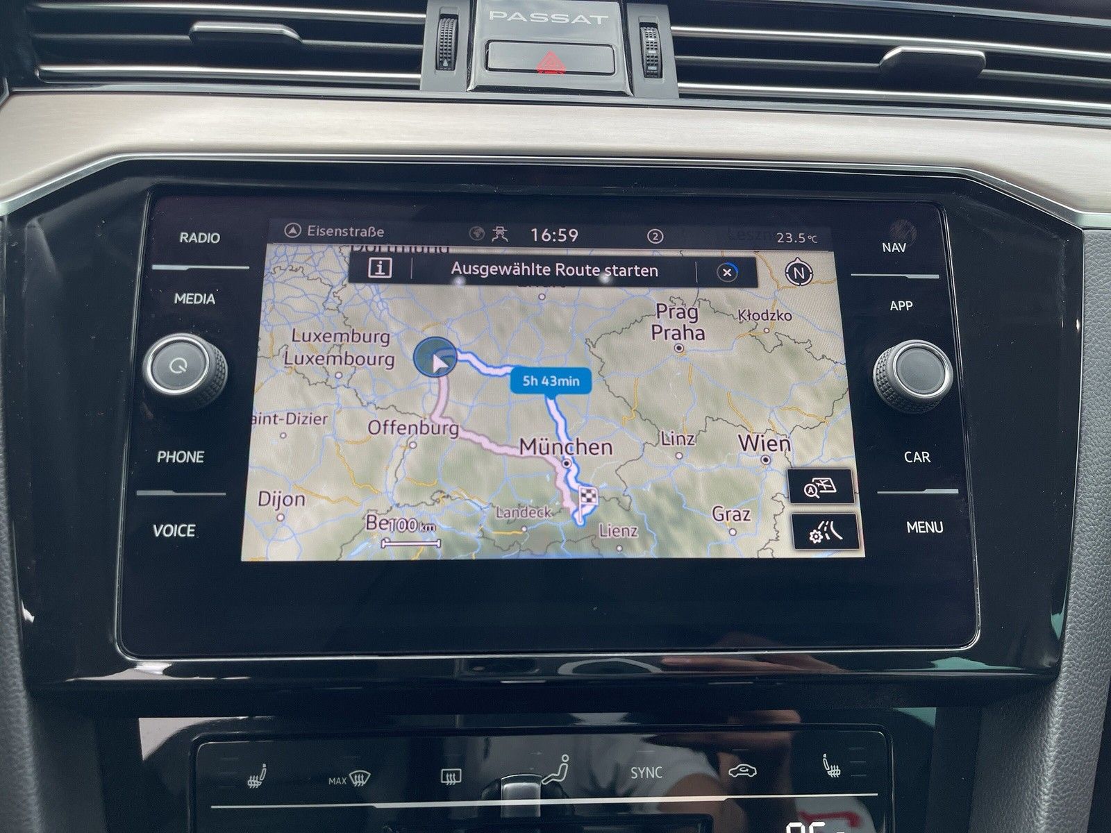 Volkswagen Passat 2.0 TDI Elegance DSG - Samsaru's Car Outlet