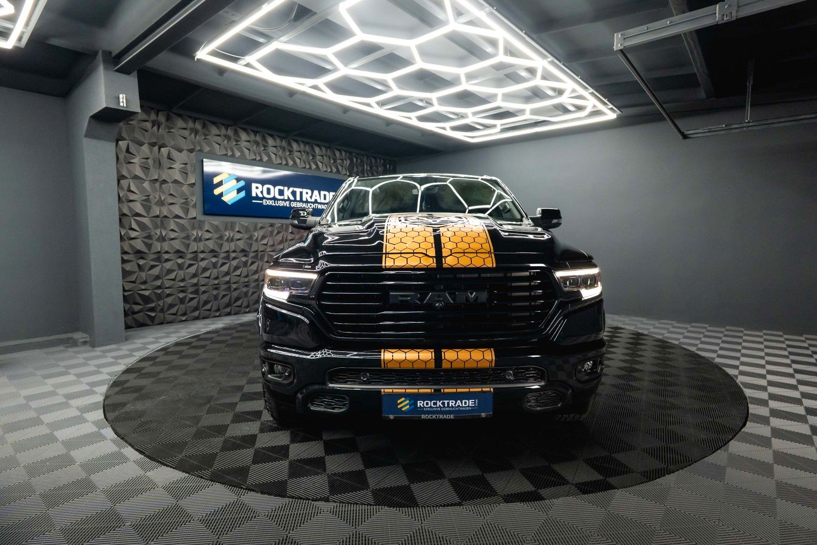 Dodge RAM 5.7 V8 HEMI 4x4 OFFROAD Night Limited 19%