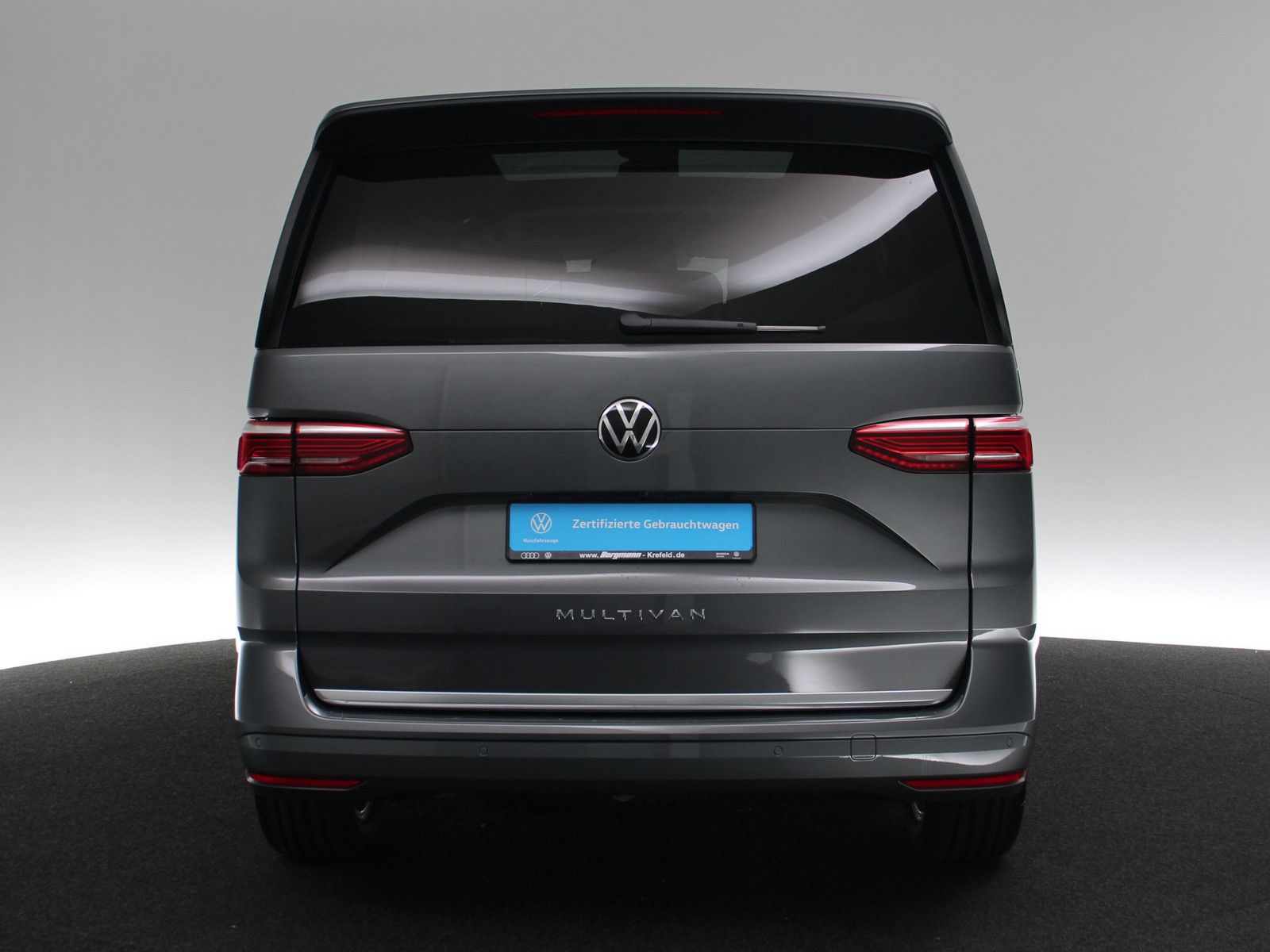Volkswagen T7 Multivan 2.0 TDI Style - Samsaru's Car Outlet