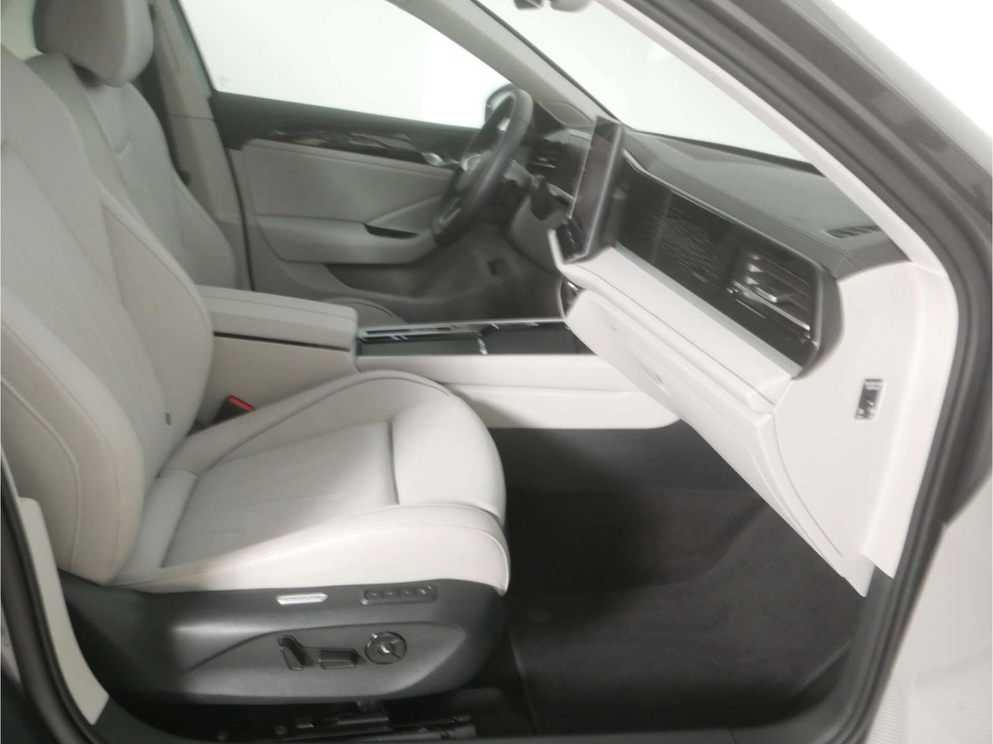 Volkswagen Passat 1.5 eHybrid Elegance DSG AHK/Leder/Matrix