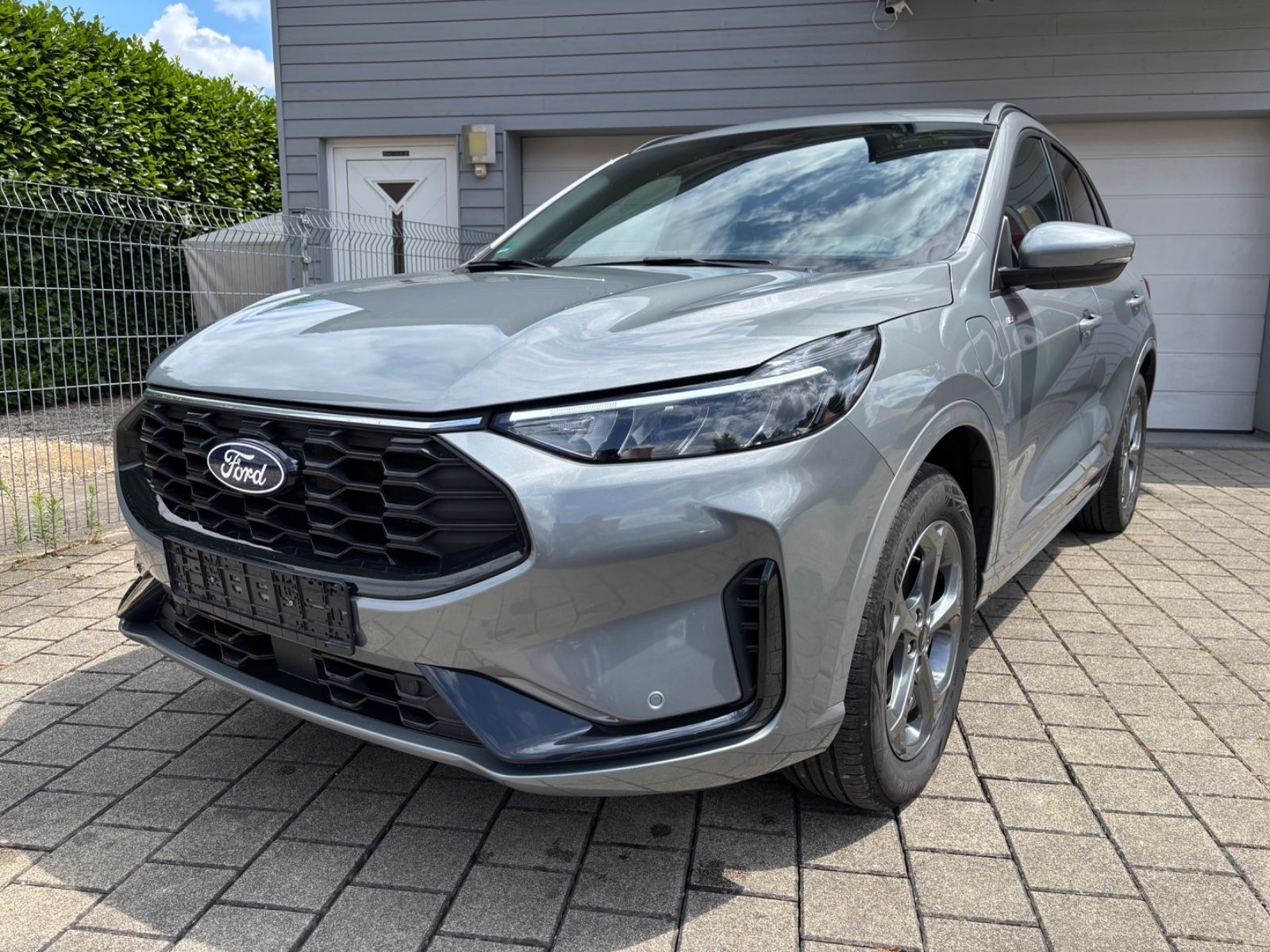 Ford Kuga Plug-In Hybrid ST-Line - Samsaru's Car Outlet