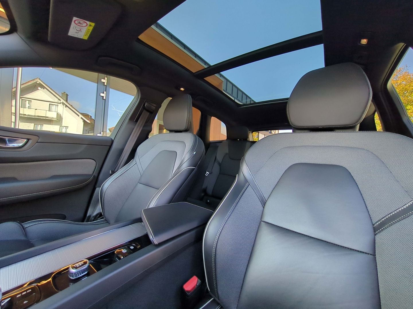 Volvo XC60 Ultimate Dark AWD HUD AHK Leder Digitales C