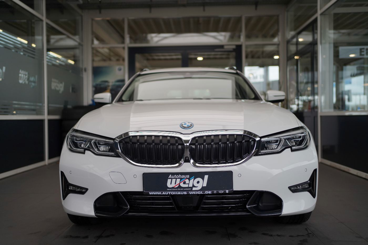 BMW 330e xDri Sport Line +HeadUp+Laserlicht+Komfortz