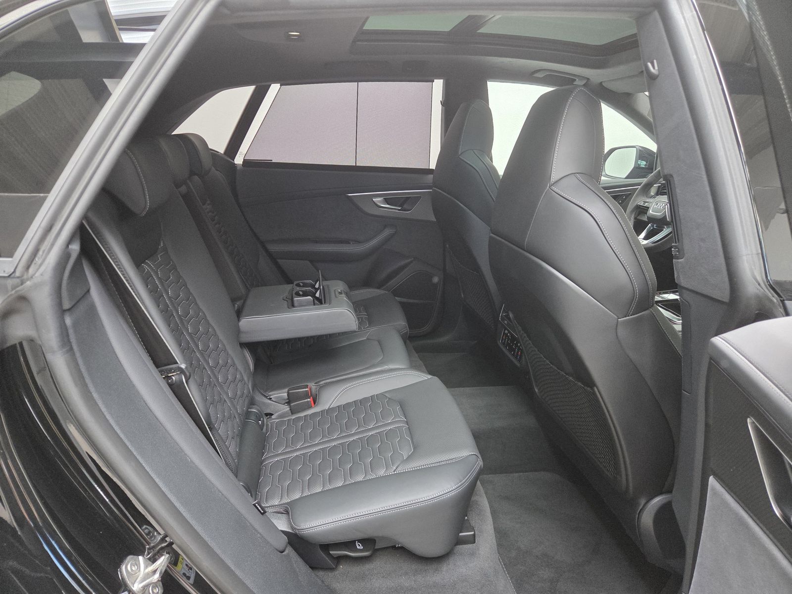 Audi RSQ8 Sportabgas AHK Standhzg. Black+ RS-Design