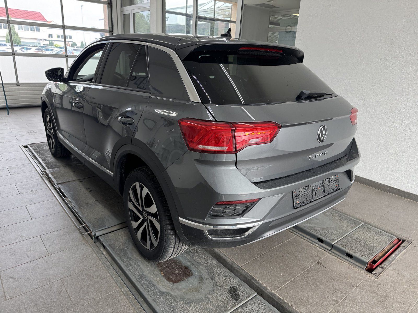 Volkswagen T-Roc 1.5 TSI DSG Active - Samsaru's Car Outlet