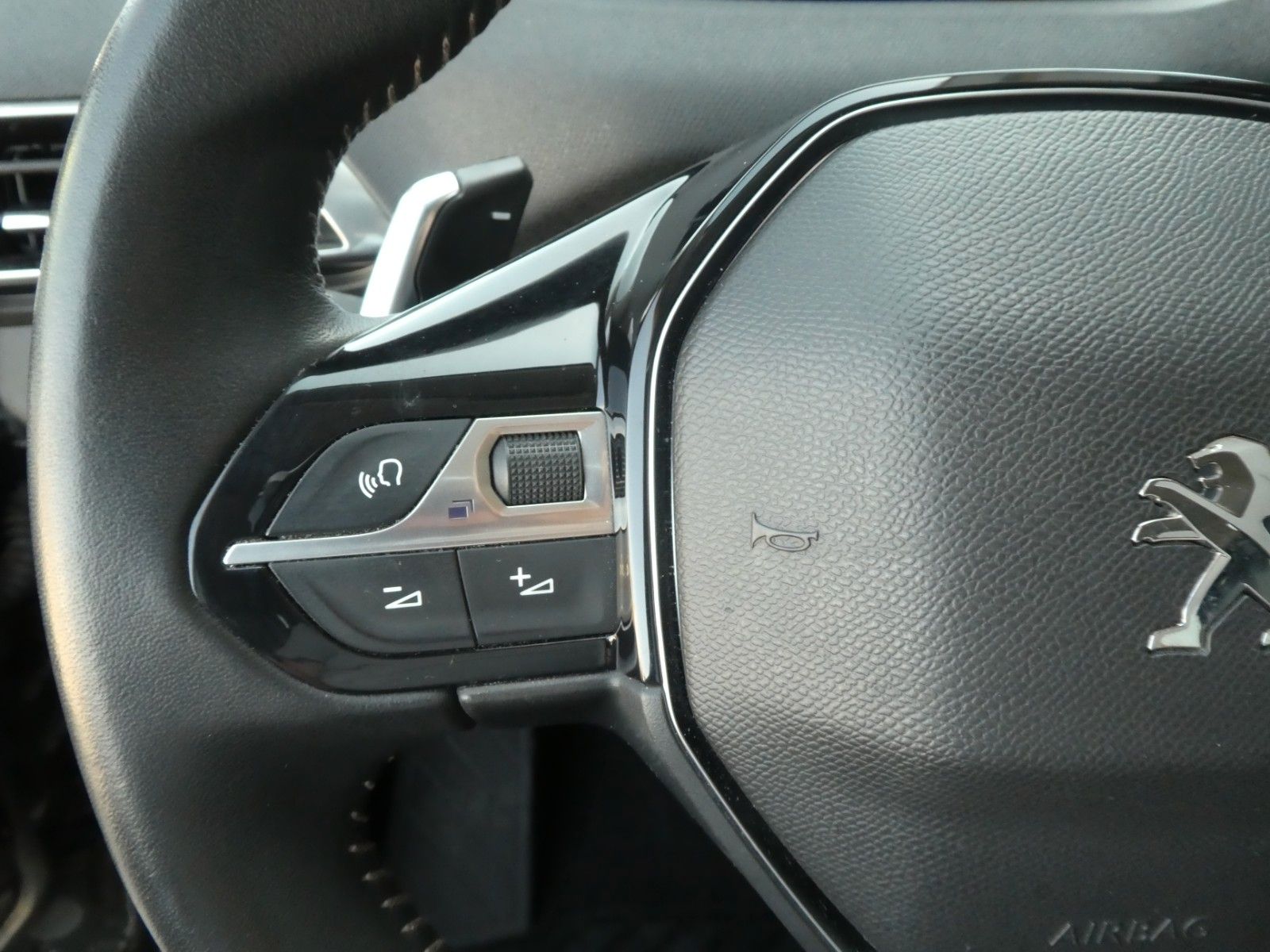 Peugeot 3008 Hybrid 225 Allure, Kamera, Klima, Navi, SHZ