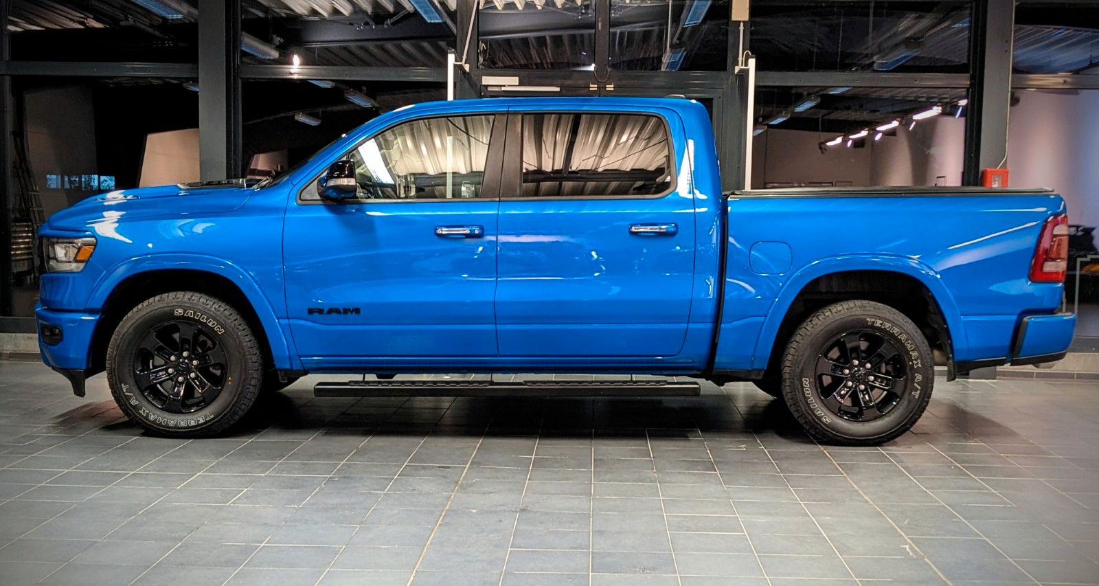 Dodge RAM 1500  Laramie HEMI 5.7L   4x4 Leder/LED