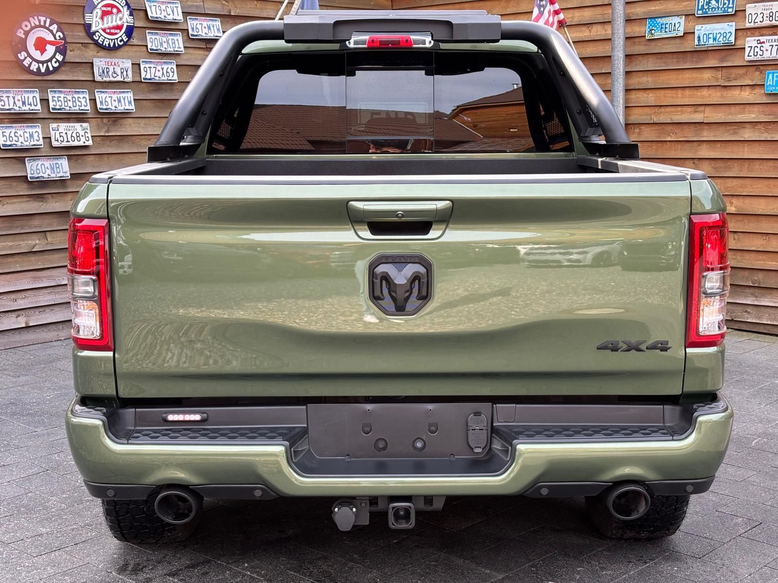 Dodge RAM 1500 5,7L BigHorn Crew Cab LED AHK 4x4