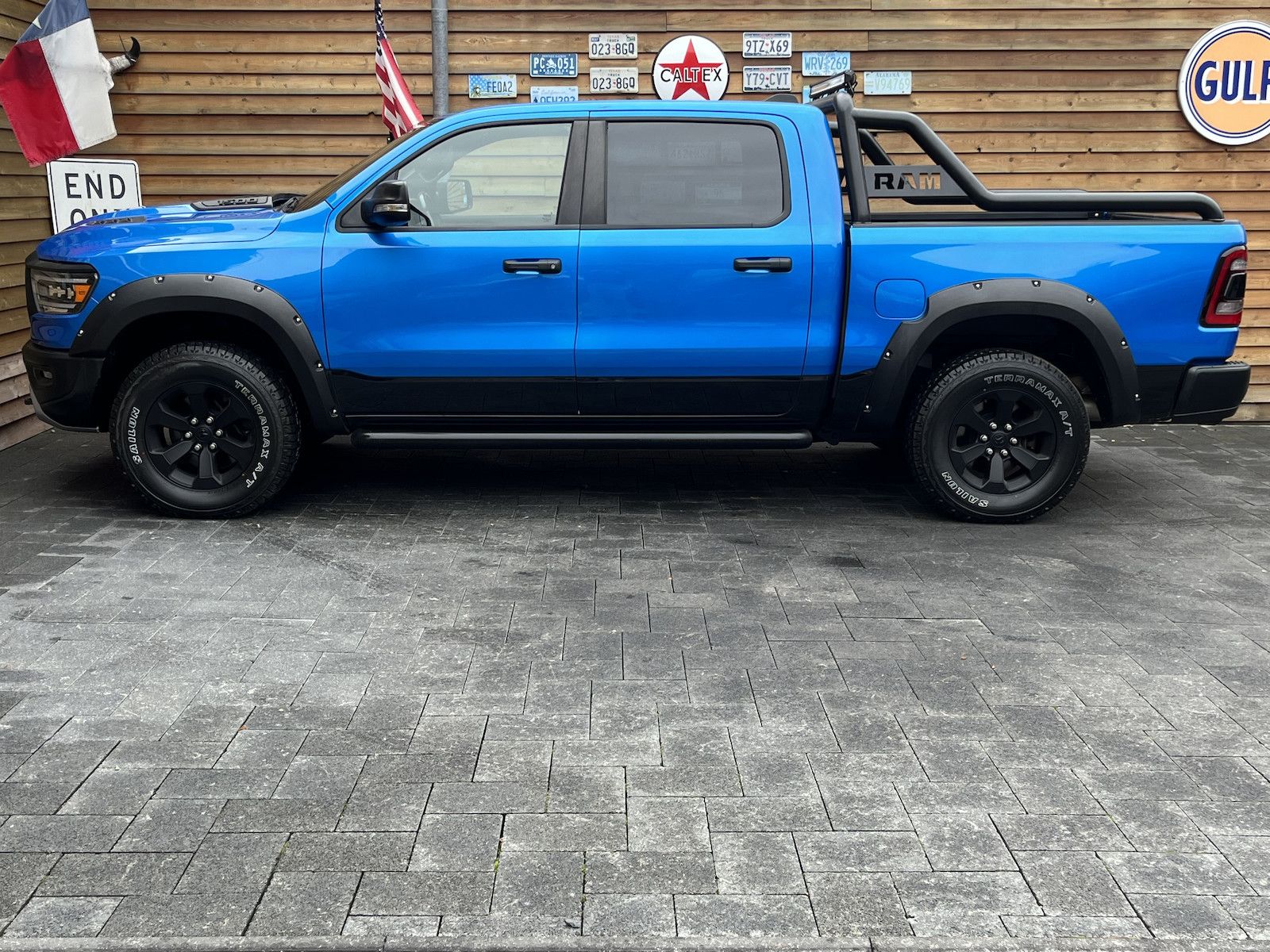 Dodge RAM 1500 REBEL 4x4 LPG AHK 5,7L LED Rollbar