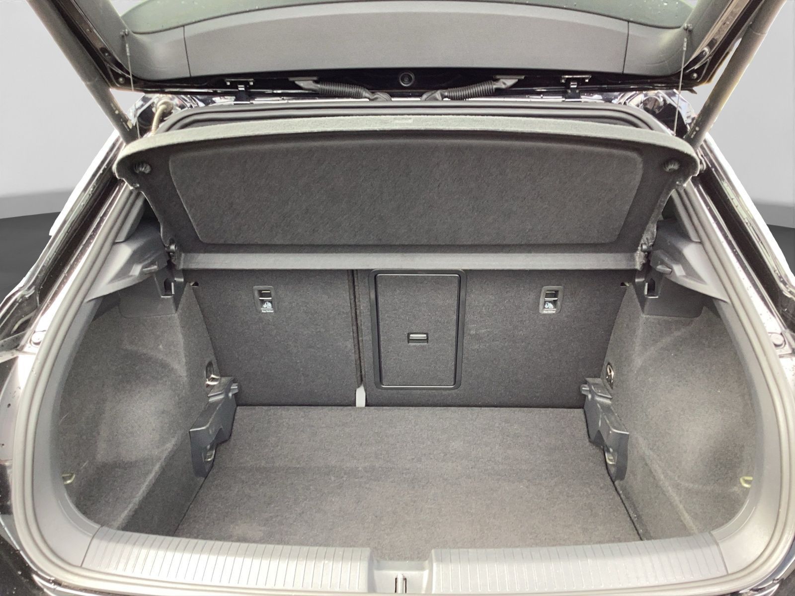 Volkswagen T-Roc 1.5 TSI DSG R-LINE - Samsaru's Car Outlet