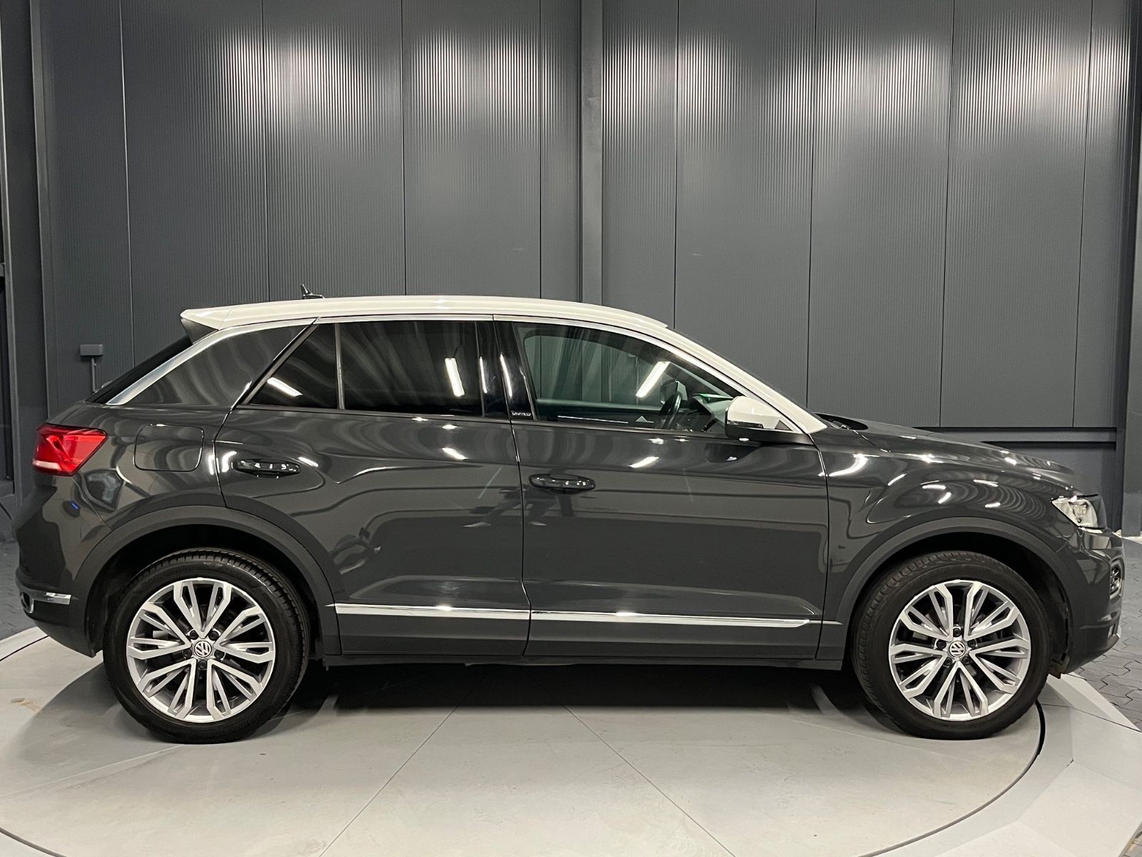 Volkswagen T-Roc 1.5 TSI DSG United - Samsaru's Car Outlet