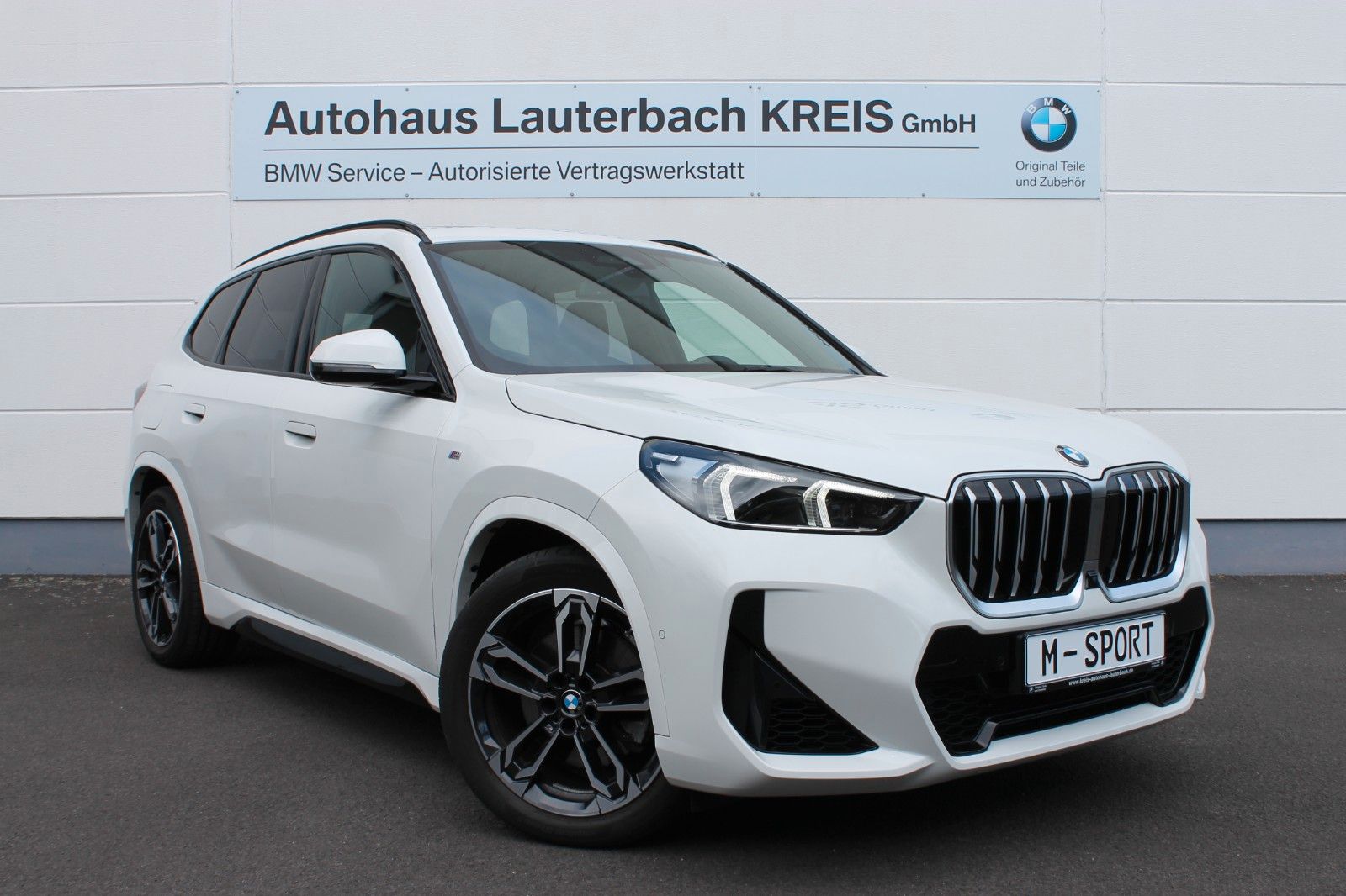 BMW X1 xDrive 23i M-Sport - Samsaru's Car Outlet
