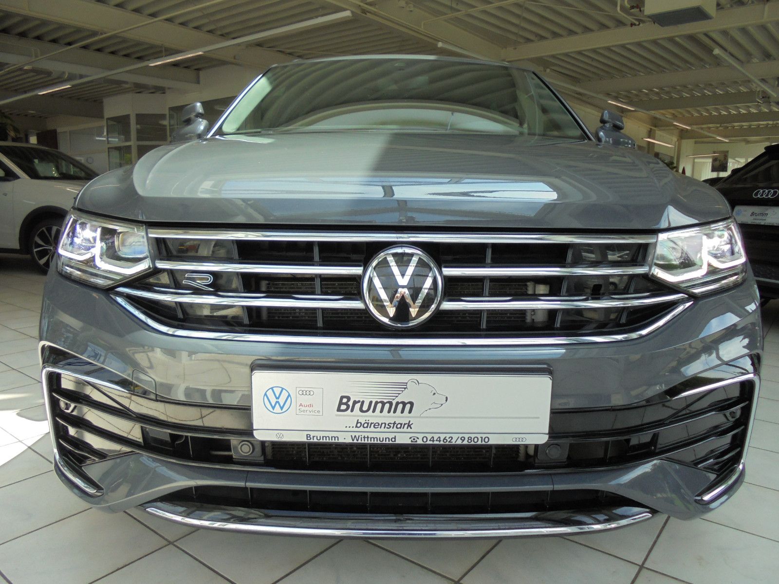 Volkswagen Tiguan R-Line 4Mo - Samsaru's Car Outlet