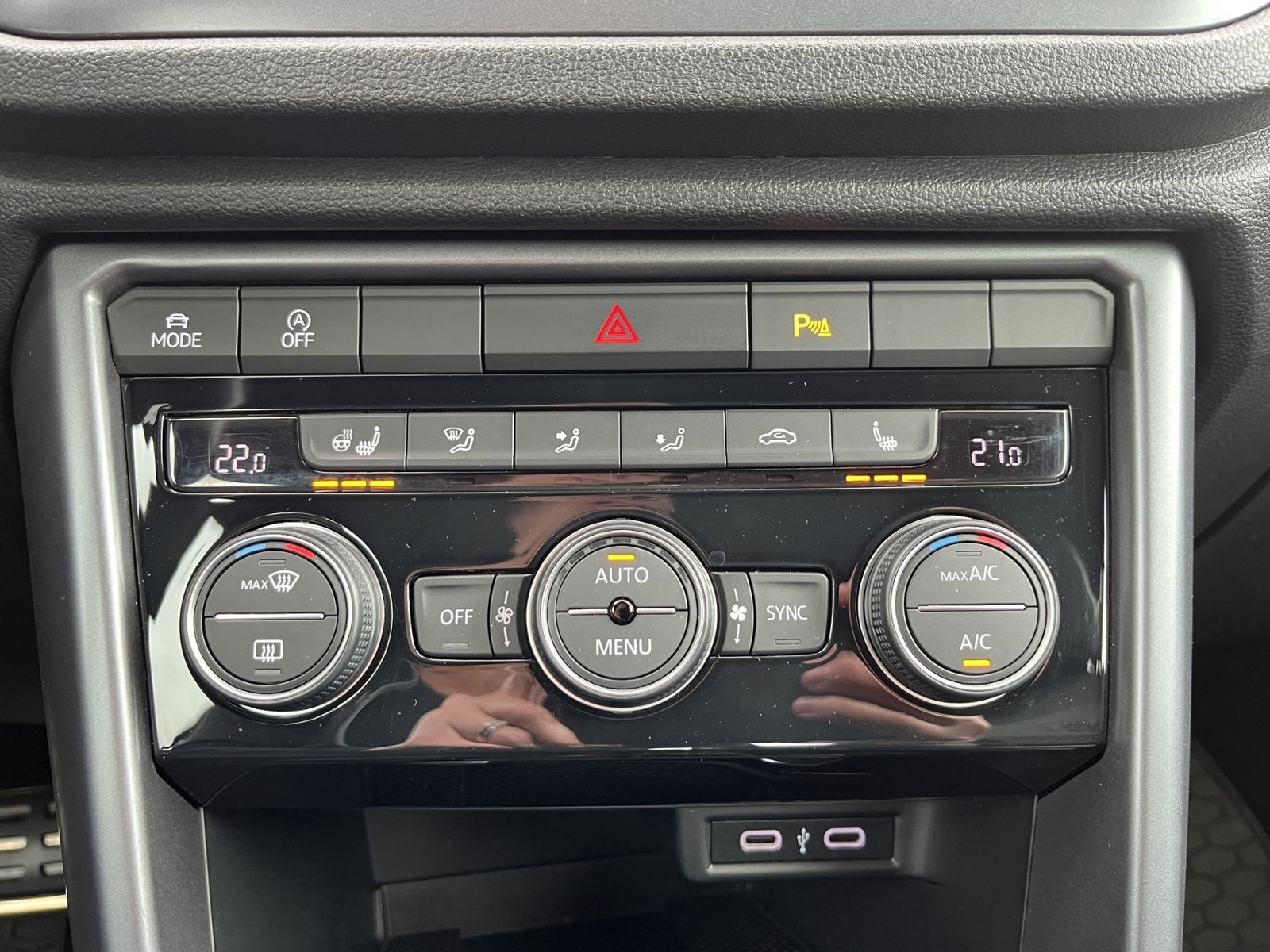 Volkswagen T-Roc R-Line - Samsaru's Car Outlet
