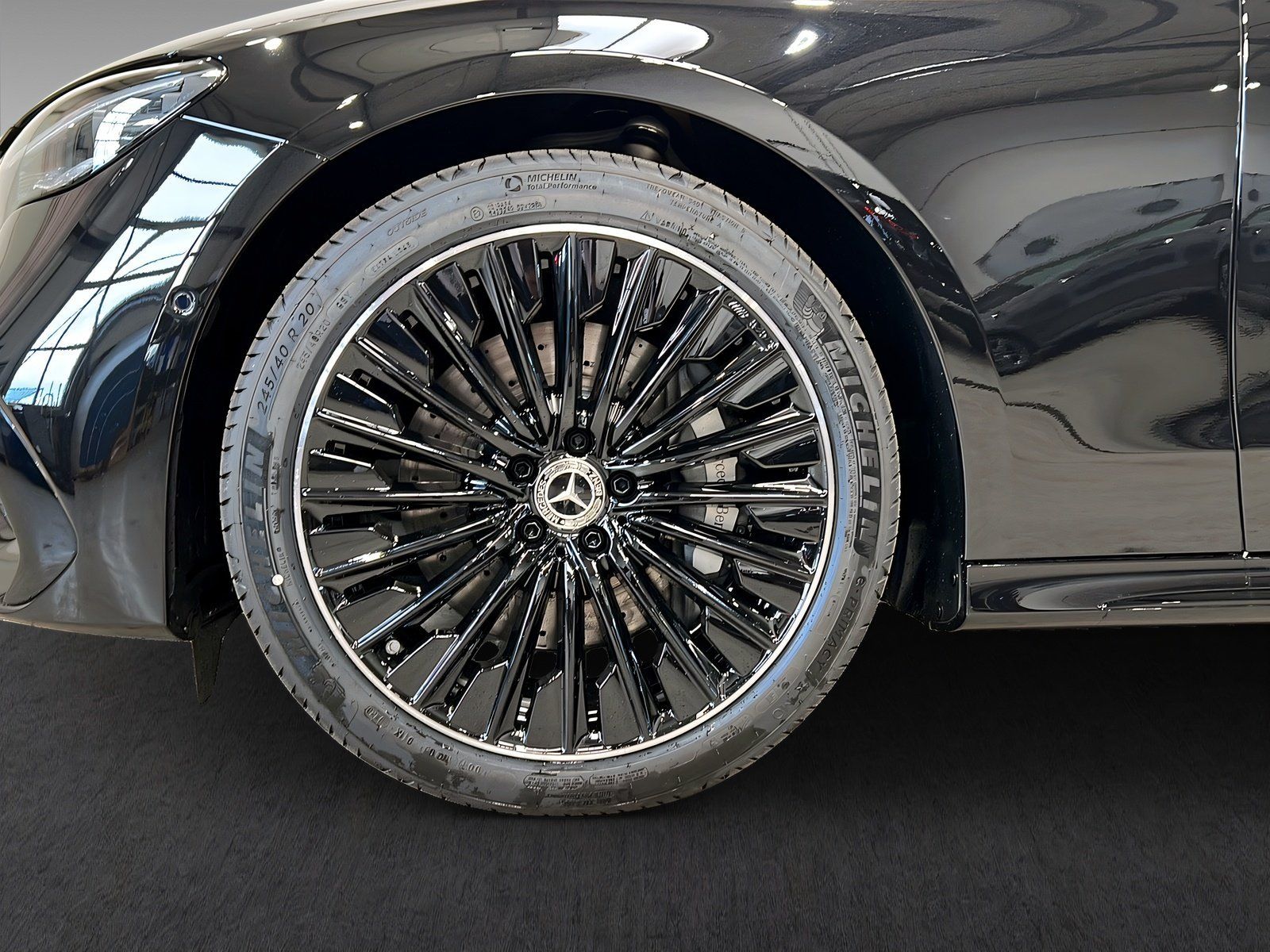 Mercedes-Benz E 450 d 4M+AMG+LEDER+PREMIUM+AHK+STANDHEIZUNG