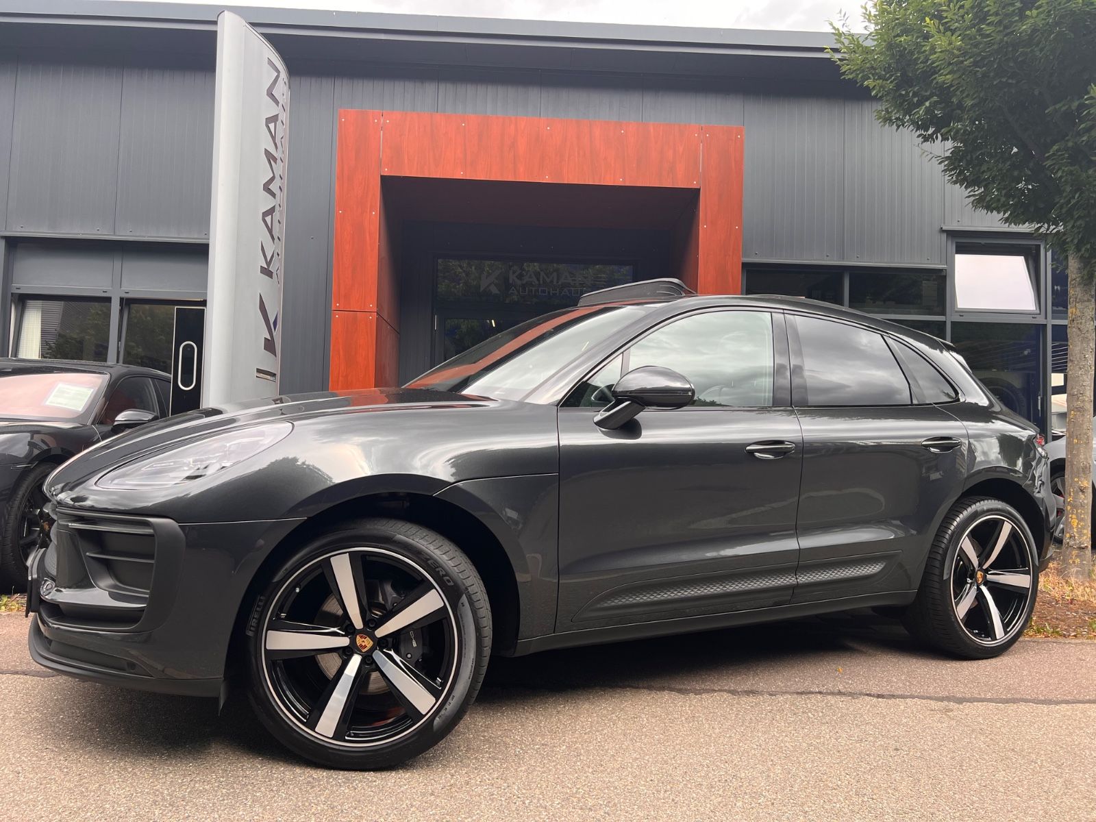 Porsche Macan III Exclusive - Samsaru's Car Outlet