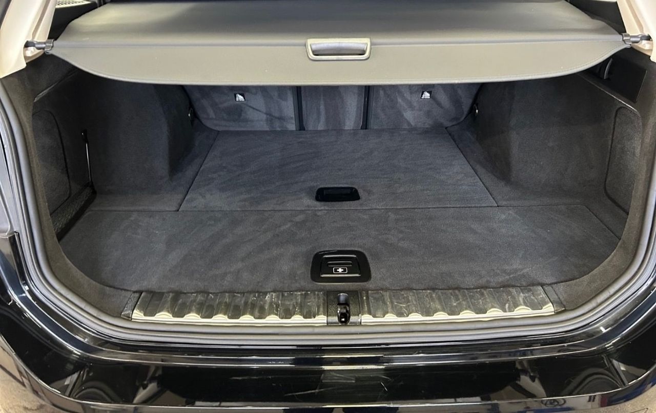 BMW 320d xDrive Touring - Samsaru's Car Outlet