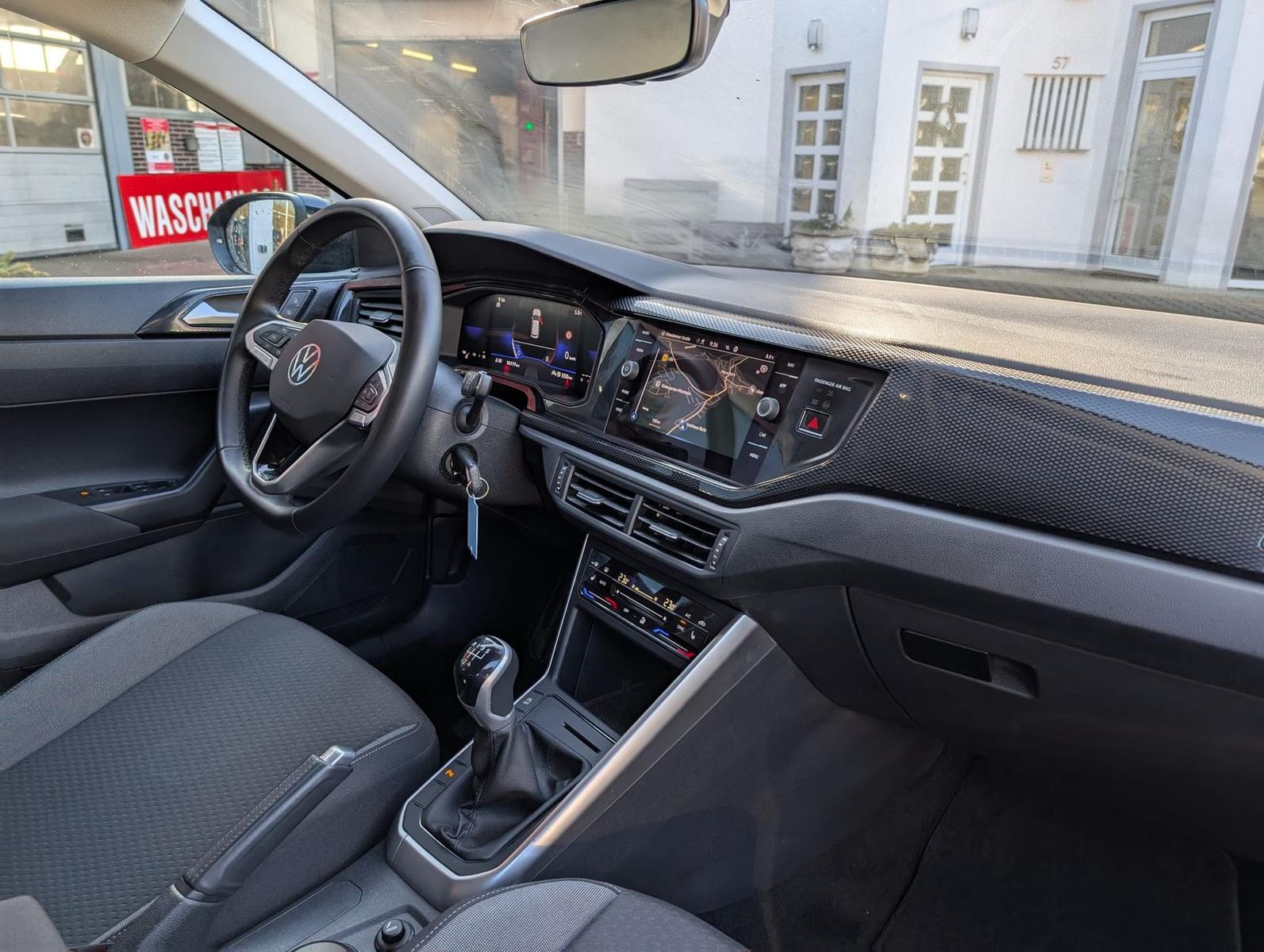 Volkswagen Taigo 1.0 TSI Life - Samsaru's Car Outlet